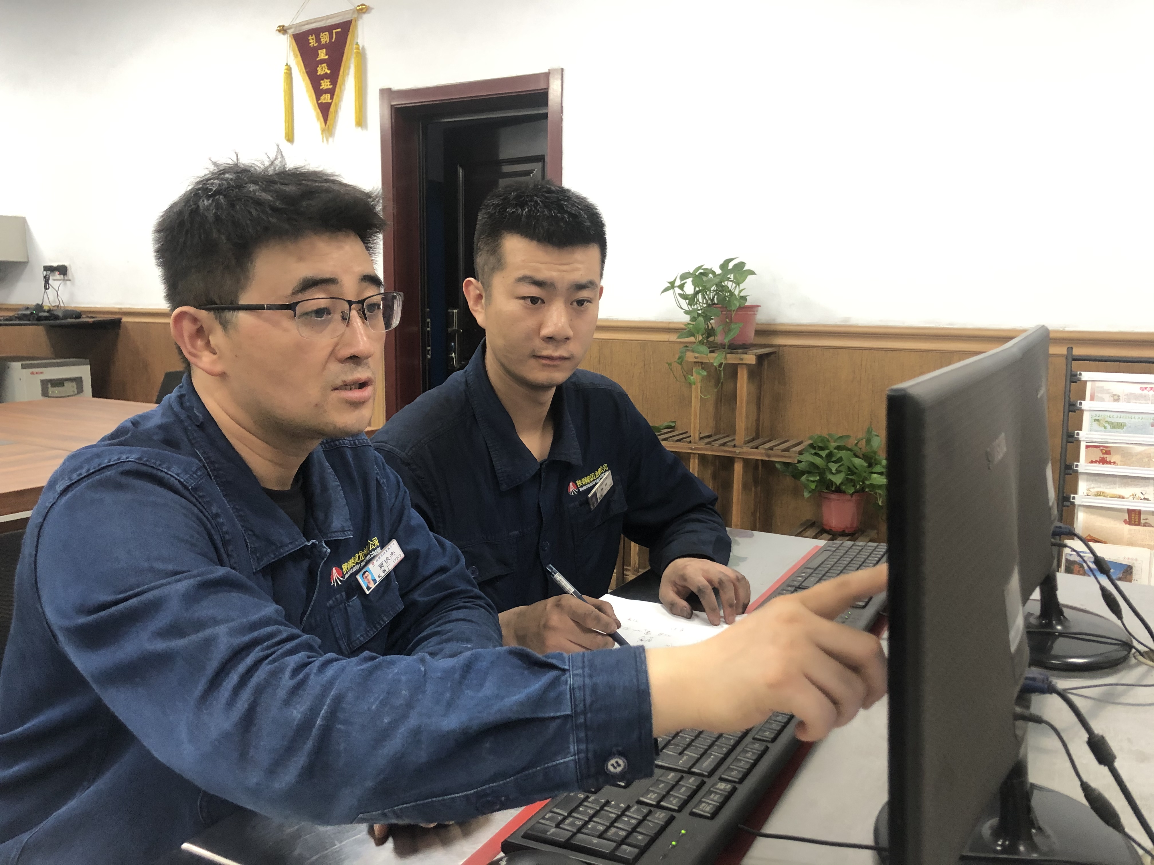 “三個(gè)注重”助推青工成長(zhǎng)成才 “三個(gè)注重”助推青工成長(zhǎng)成才