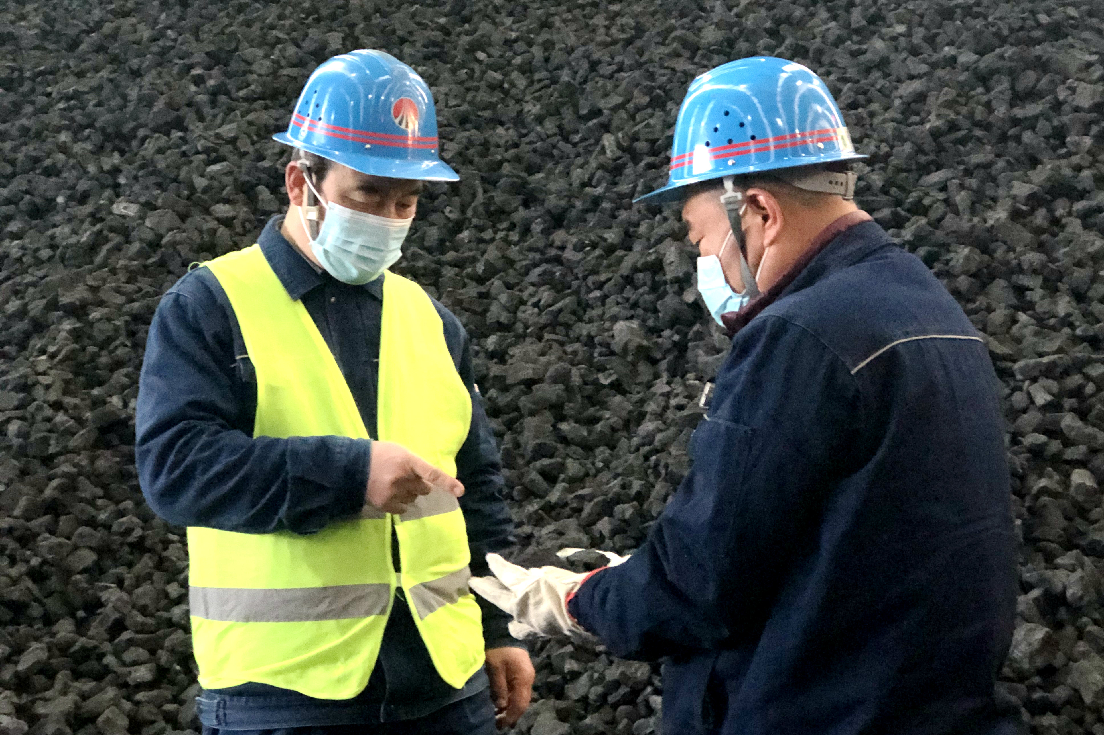 奮戰(zhàn)在寒冬里的“暖流” 奮戰(zhàn)在寒冬里的“暖流”