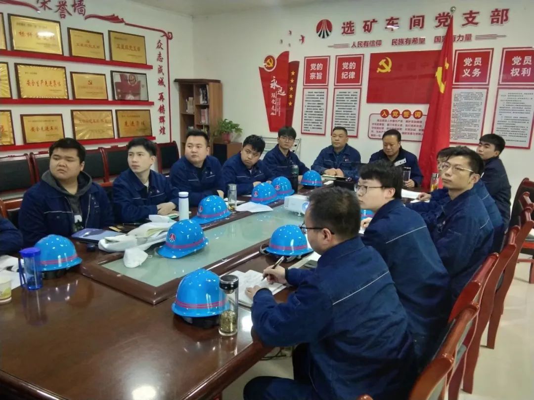 龍鋼集團大西溝礦業(yè)公司開展安全教育培訓 筑牢安全防火墻 龍鋼集團大西溝礦業(yè)公司開展安全教育培訓 筑牢安全防火墻