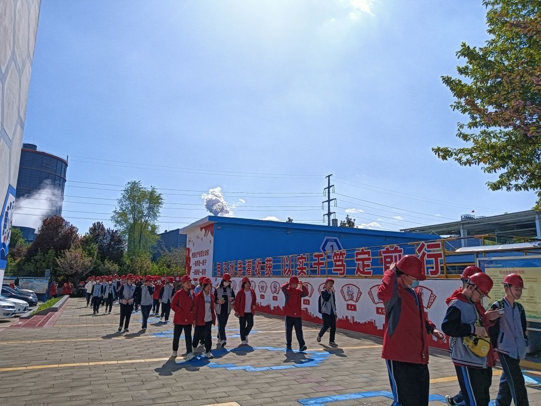 讀萬卷書 行萬里路——禹龍科技服務公司促進 “鋼鐵+文旅+教育”融合發展 讀萬卷書 行萬里路——禹龍科技服務公司促進 “鋼鐵+文旅+教育”融合發展