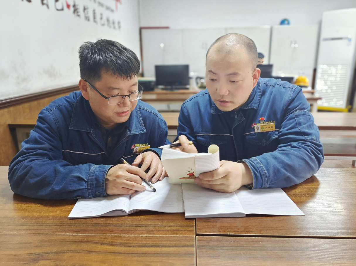 嚴字當頭保生產(chǎn) 穩(wěn)中求進促發(fā)展 嚴字當頭保生產(chǎn) 穩(wěn)中求進促發(fā)展