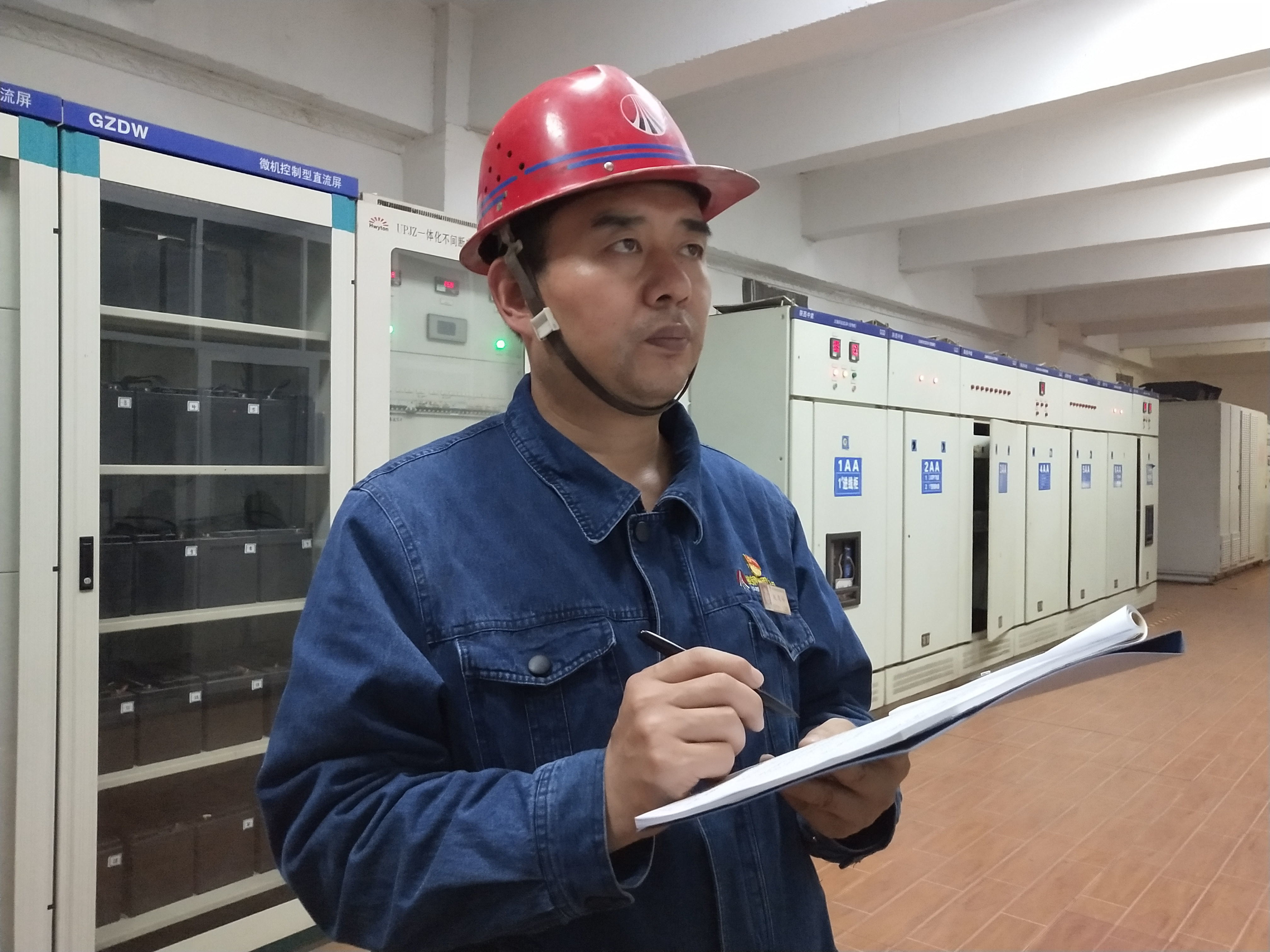 在毫厘間雕刻鋼鐵夢想 ——記全國鋼鐵行業技術能手趙忠峰 在毫厘間雕刻鋼鐵夢想 ——記全國鋼鐵行業技術能手趙忠峰