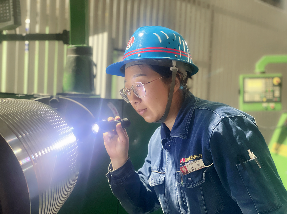 “五一”鋼鐵工人堅守“如一” “五一”鋼鐵工人堅守“如一”