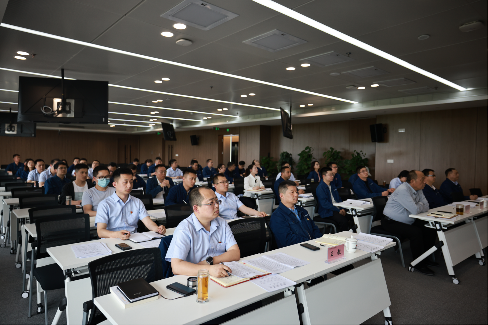 ��(chu��ng)���о�Ժ���۽����W˼�`�� һ�w���M���}���������ߌ�