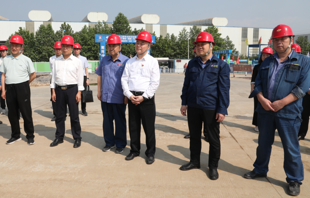 楊海峰深入漢鋼公司調(diào)研時強調(diào) 全面推進鎂鐵釩鈦耦合發(fā)展戰(zhàn)略落地 助推集團轉型升級高質(zhì)量發(fā)展 楊海峰深入漢鋼公司調(diào)研時強調(diào) 全面推進鎂鐵釩鈦耦合發(fā)展戰(zhàn)略落地 助推集團轉型升級高質(zhì)量發(fā)展