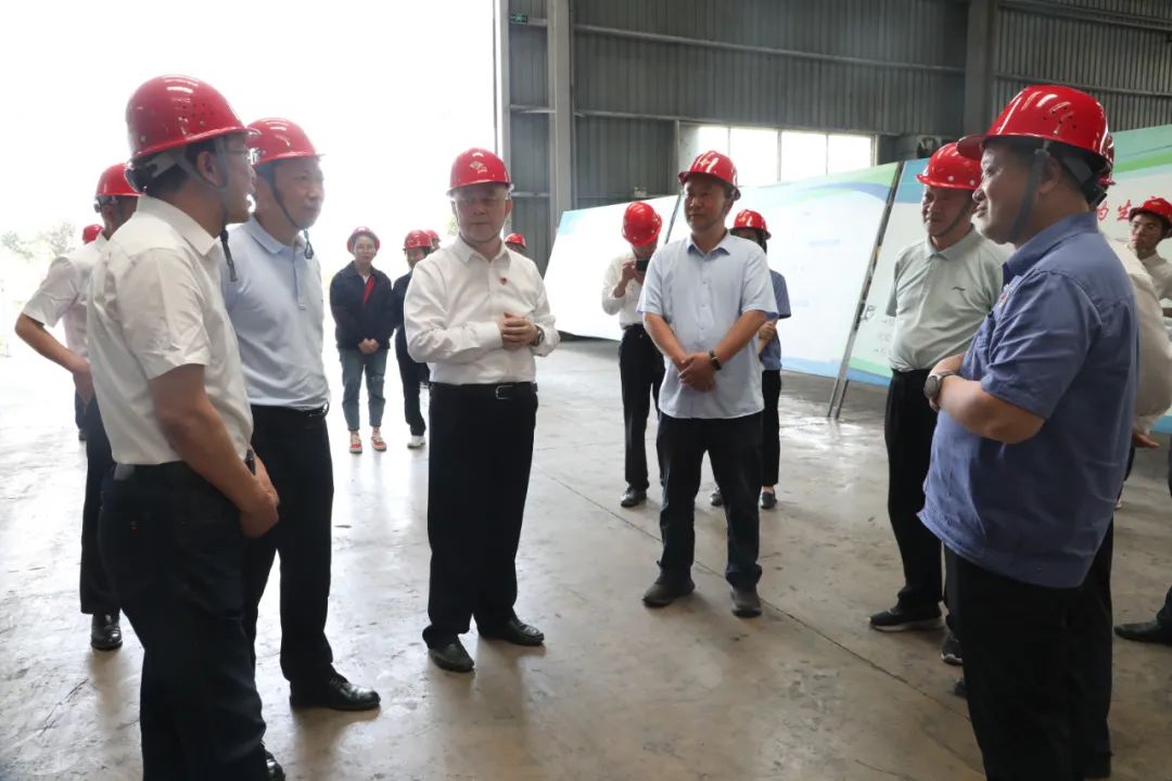 楊海峰深入漢鋼公司調(diào)研時強調(diào) 全面推進鎂鐵釩鈦耦合發(fā)展戰(zhàn)略落地 助推集團轉型升級高質(zhì)量發(fā)展 楊海峰深入漢鋼公司調(diào)研時強調(diào) 全面推進鎂鐵釩鈦耦合發(fā)展戰(zhàn)略落地 助推集團轉型升級高質(zhì)量發(fā)展