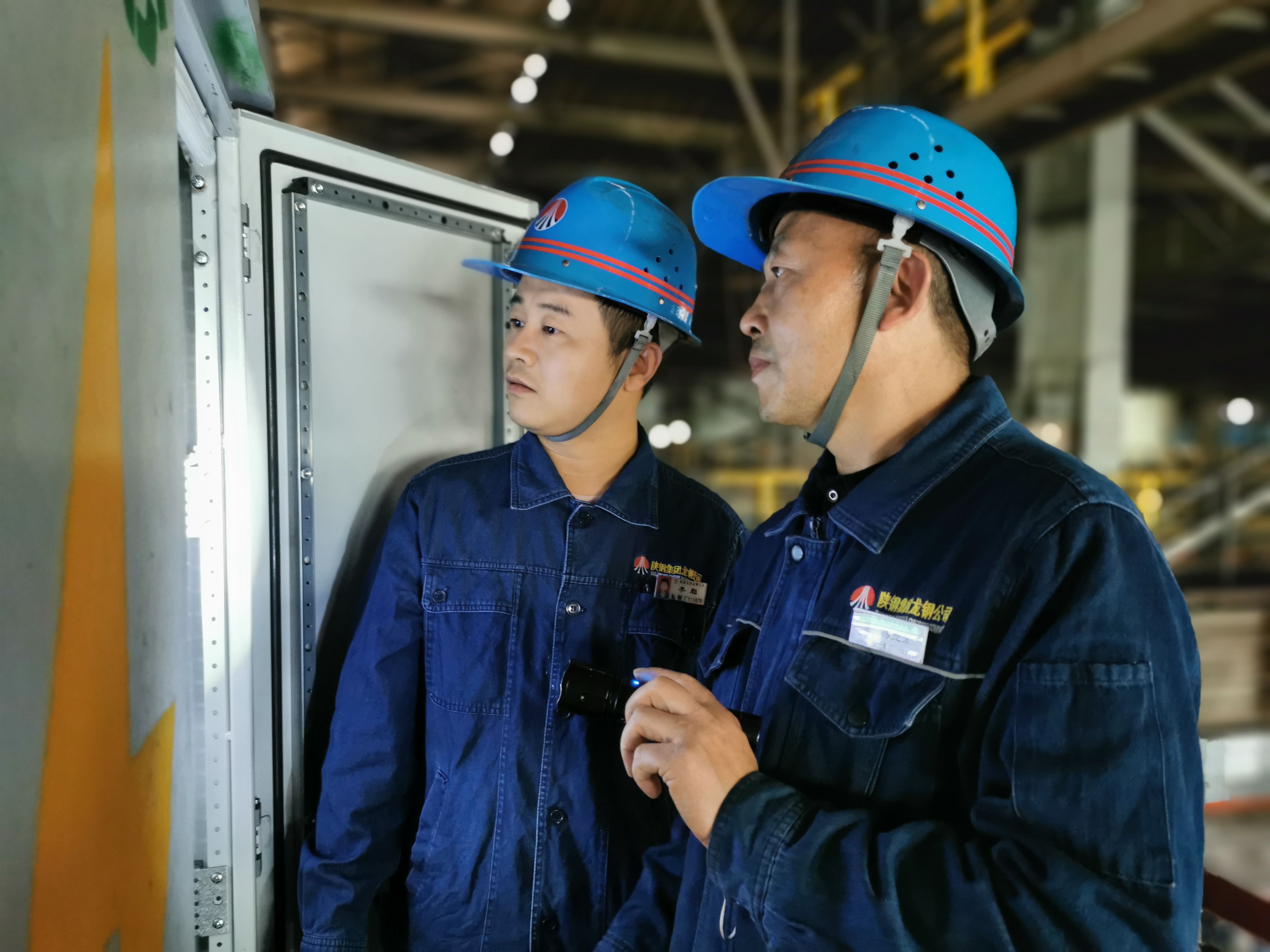 看,龍鋼公司軋鋼廠用勞模精神點燃勞動熱情 看,龍鋼公司軋鋼廠用勞模精神點燃勞動熱情