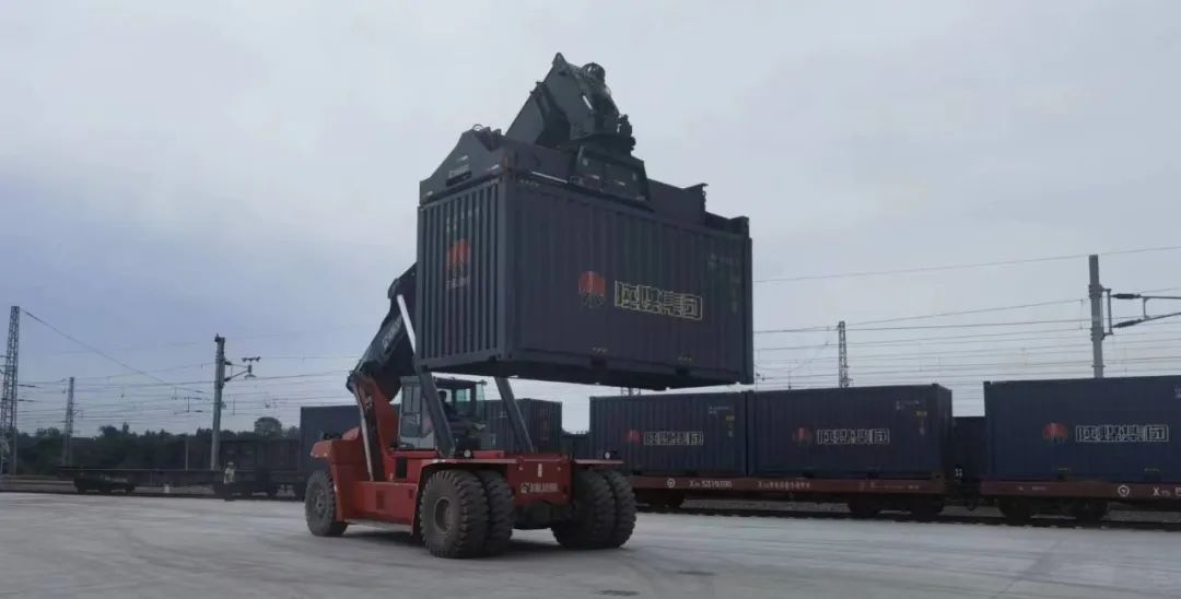 公鐵聯(lián)運(yùn) 實(shí)現(xiàn)綠色物流新引擎 公鐵聯(lián)運(yùn) 實(shí)現(xiàn)綠色物流新引擎