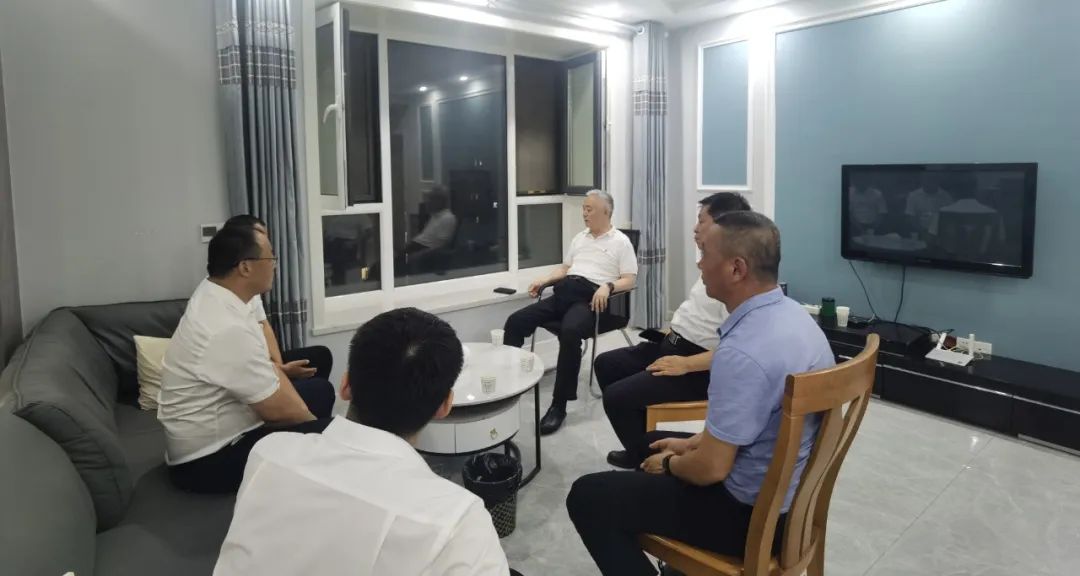 楊海峰赴延安區(qū)域調(diào)研并慰問一線駐點(diǎn)銷售人員 楊海峰赴延安區(qū)域調(diào)研并慰問一線駐點(diǎn)銷售人員