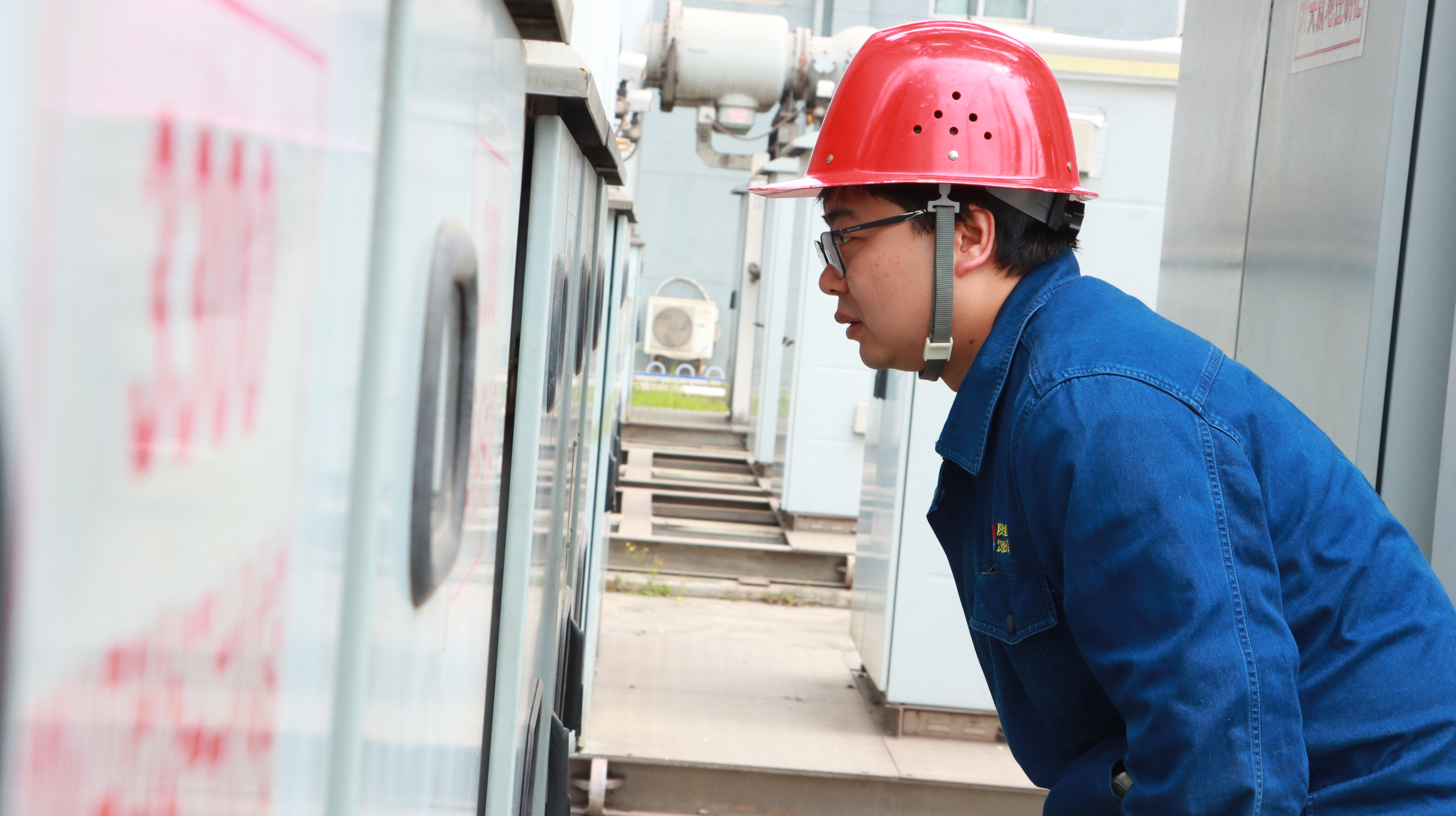 從“工”到“匠” 綻放盛夏里滾燙的青春 從“工”到“匠” 綻放盛夏里滾燙的青春