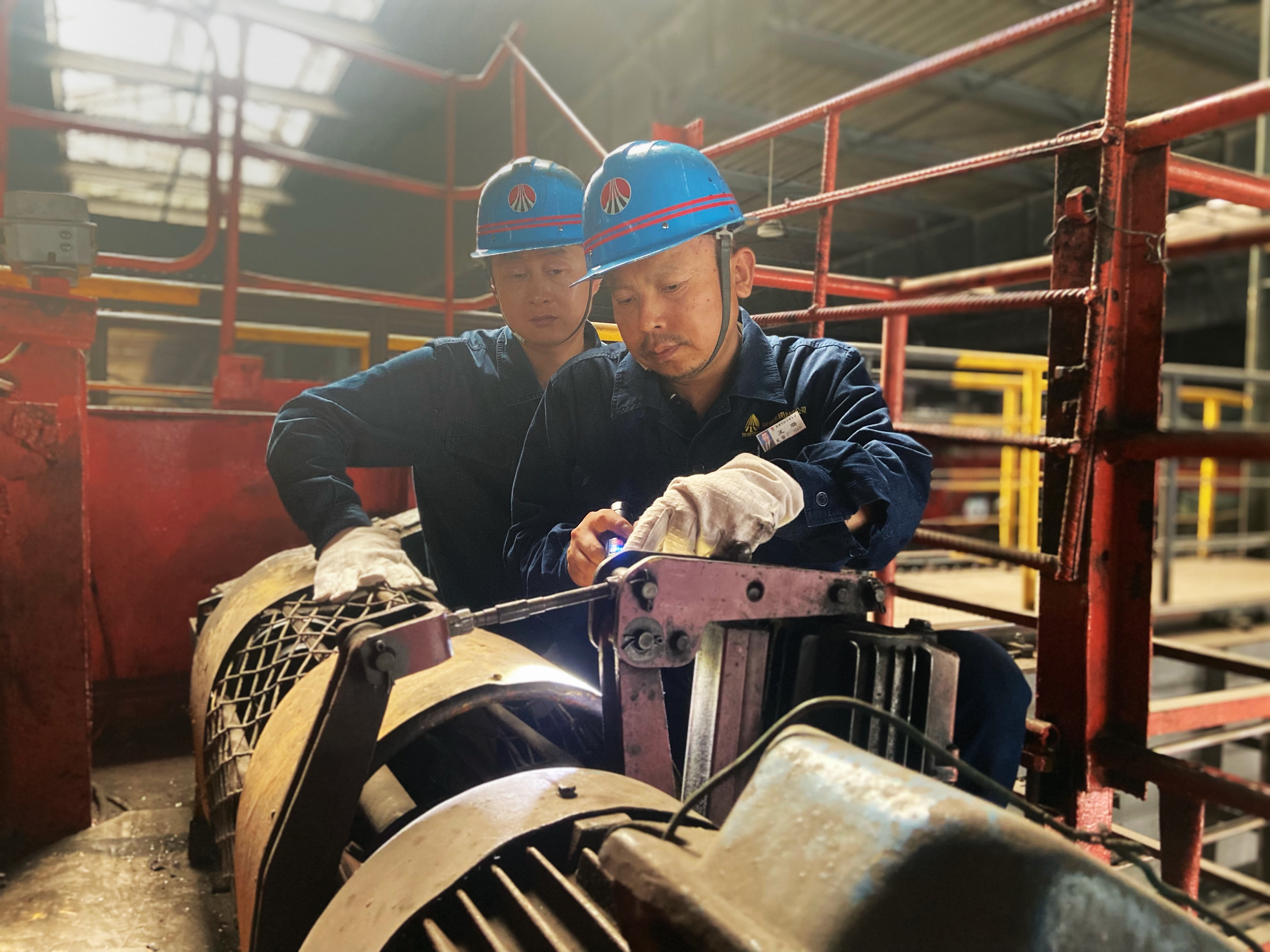 “鉗”行路上 追夢何懼山水長 “鉗”行路上 追夢何懼山水長