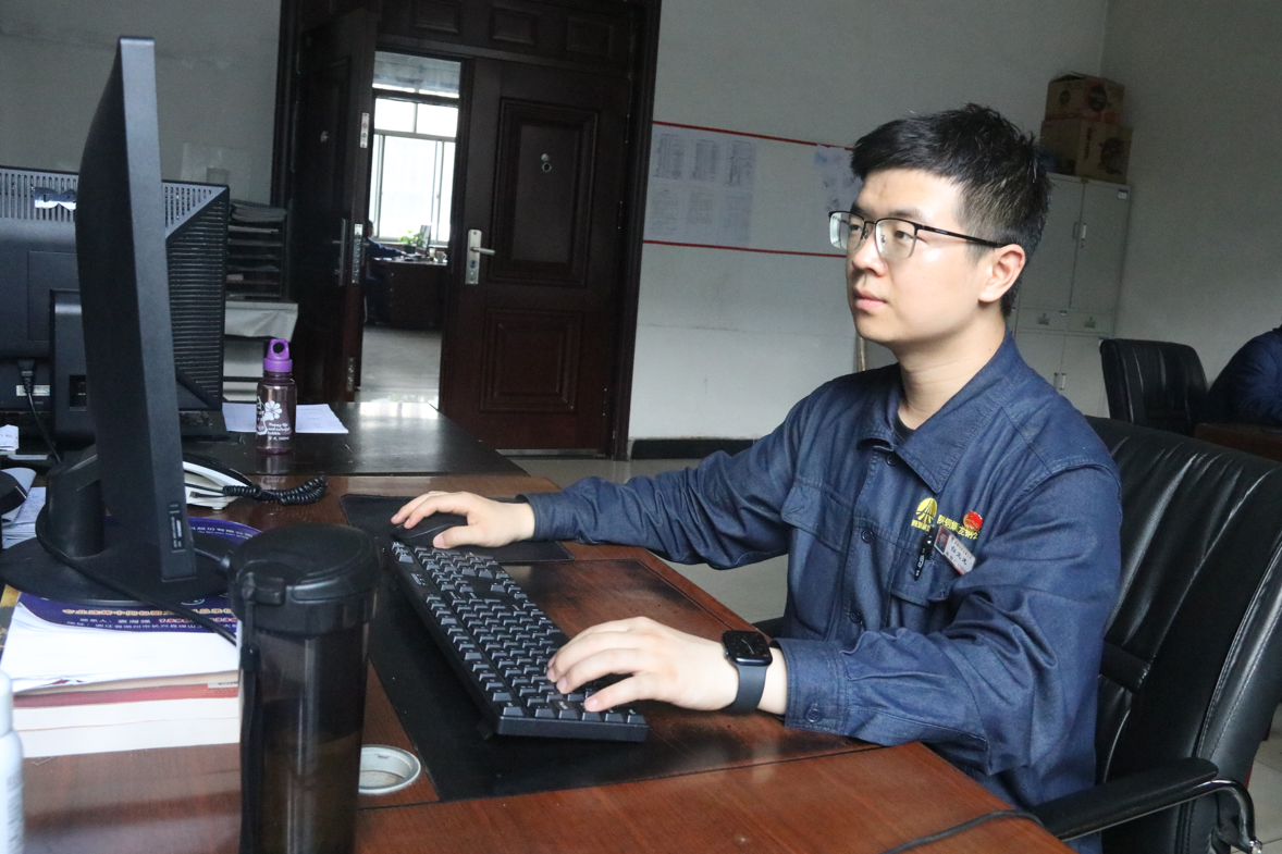 沖破壁壘 挺起高質量發展的“鋼鐵脊梁” 沖破壁壘 挺起高質量發展的“鋼鐵脊梁”