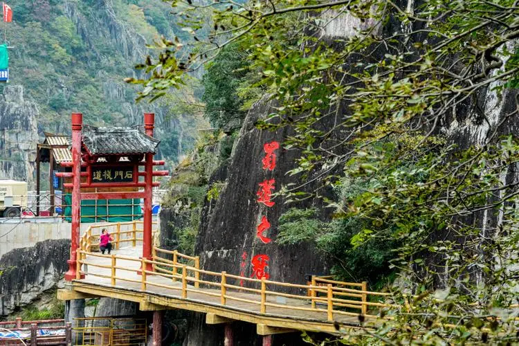 �����еĝh��