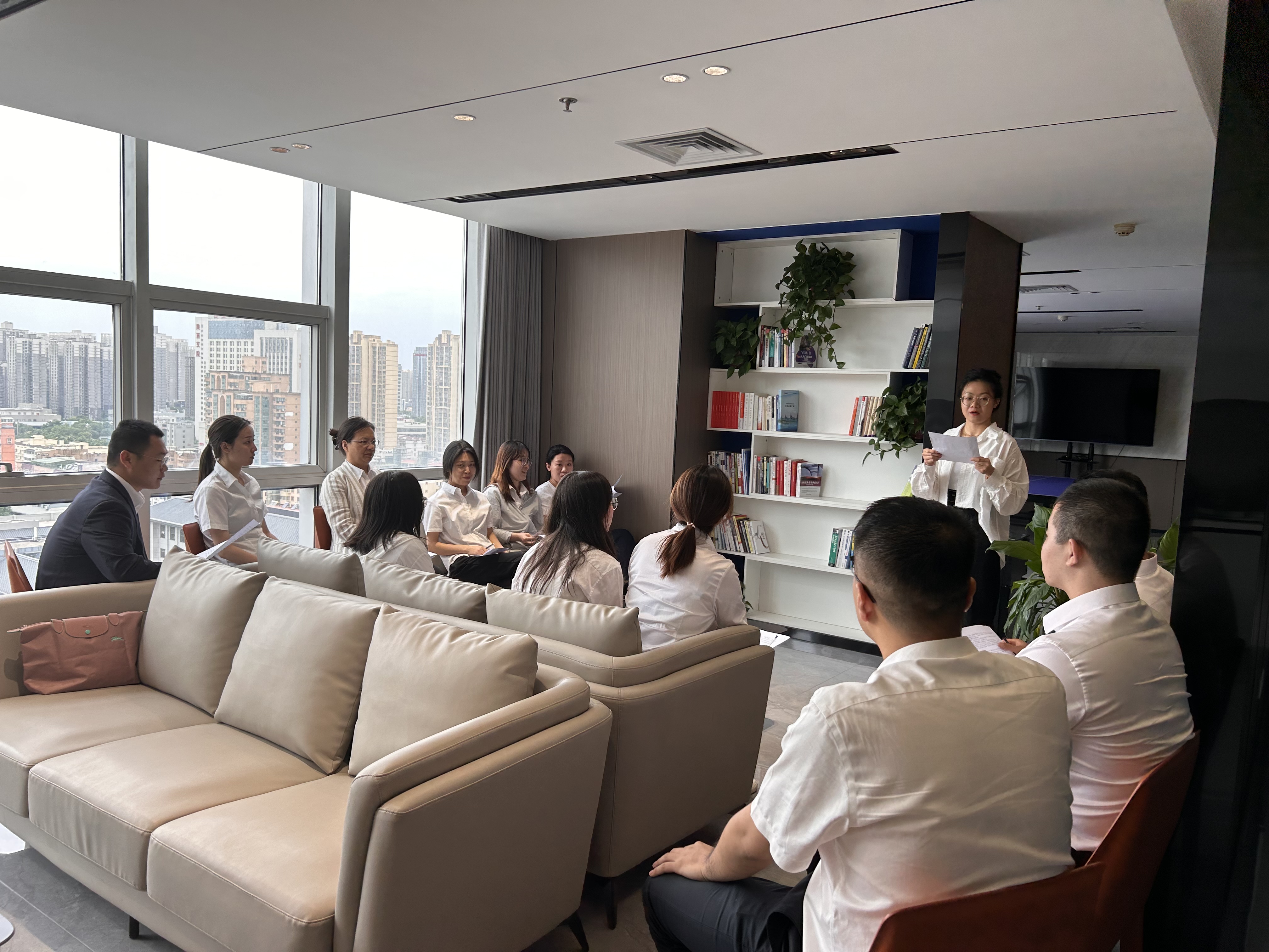 把實(shí)事辦到職工心坎上 把實(shí)事辦到職工心坎上