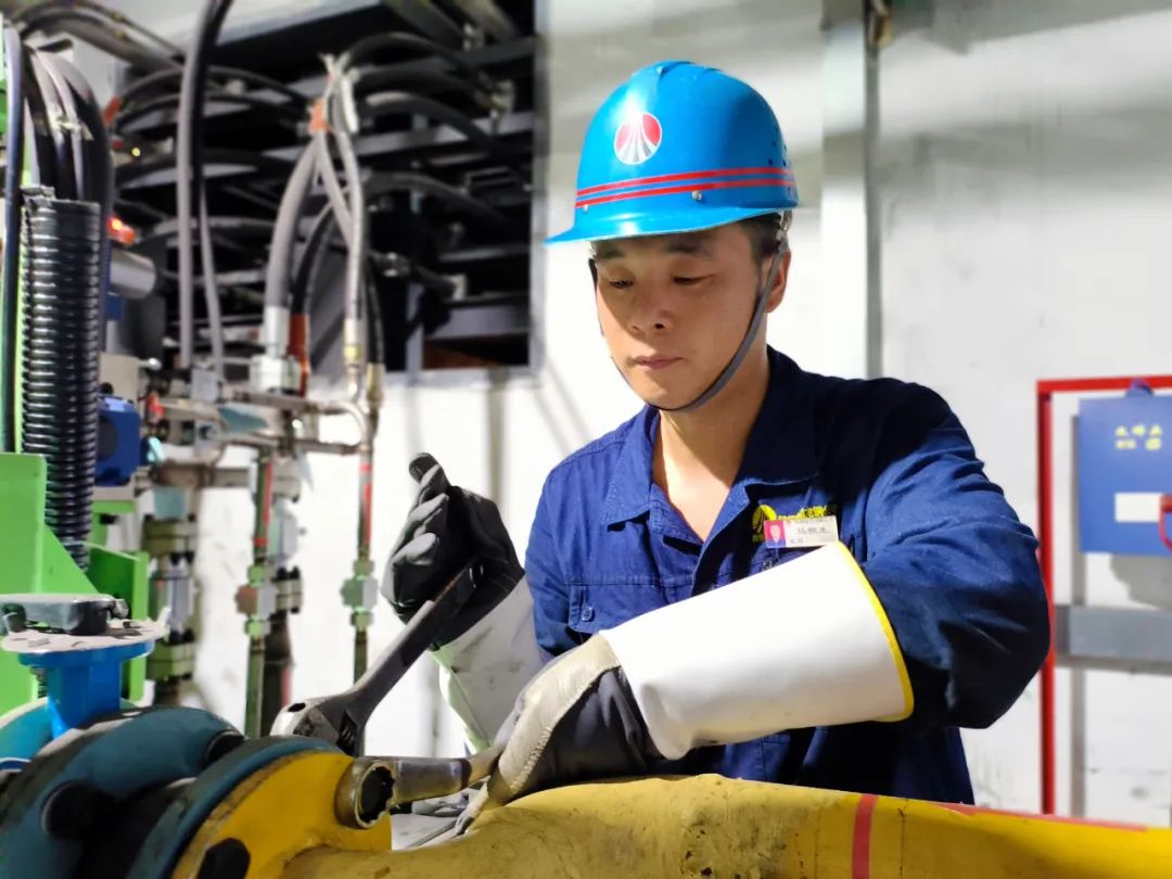 “鋼鐵裁縫”煉成記 ——記陜西省第二屆“三秦工匠杯”職工職業(yè)技能大賽焊工二等獎(jiǎng)馬根生 “鋼鐵裁縫”煉成記 ——記陜西省第二屆“三秦工匠杯”職工職業(yè)技能大賽焊工二等獎(jiǎng)馬根生