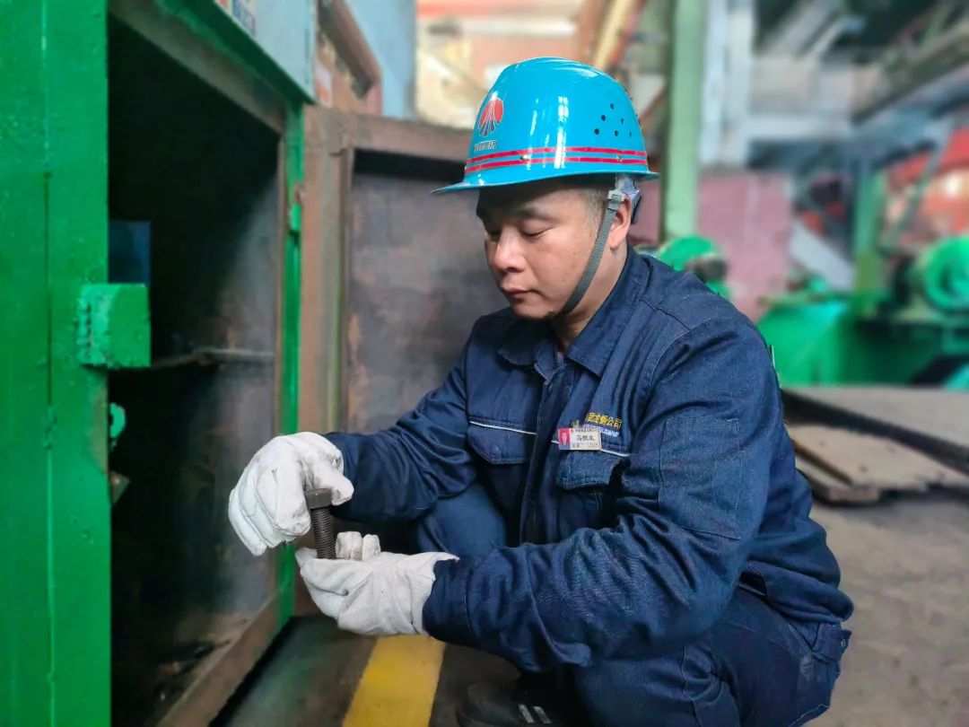 “鋼鐵裁縫”煉成記 ——記陜西省第二屆“三秦工匠杯”職工職業(yè)技能大賽焊工二等獎(jiǎng)馬根生 “鋼鐵裁縫”煉成記 ——記陜西省第二屆“三秦工匠杯”職工職業(yè)技能大賽焊工二等獎(jiǎng)馬根生