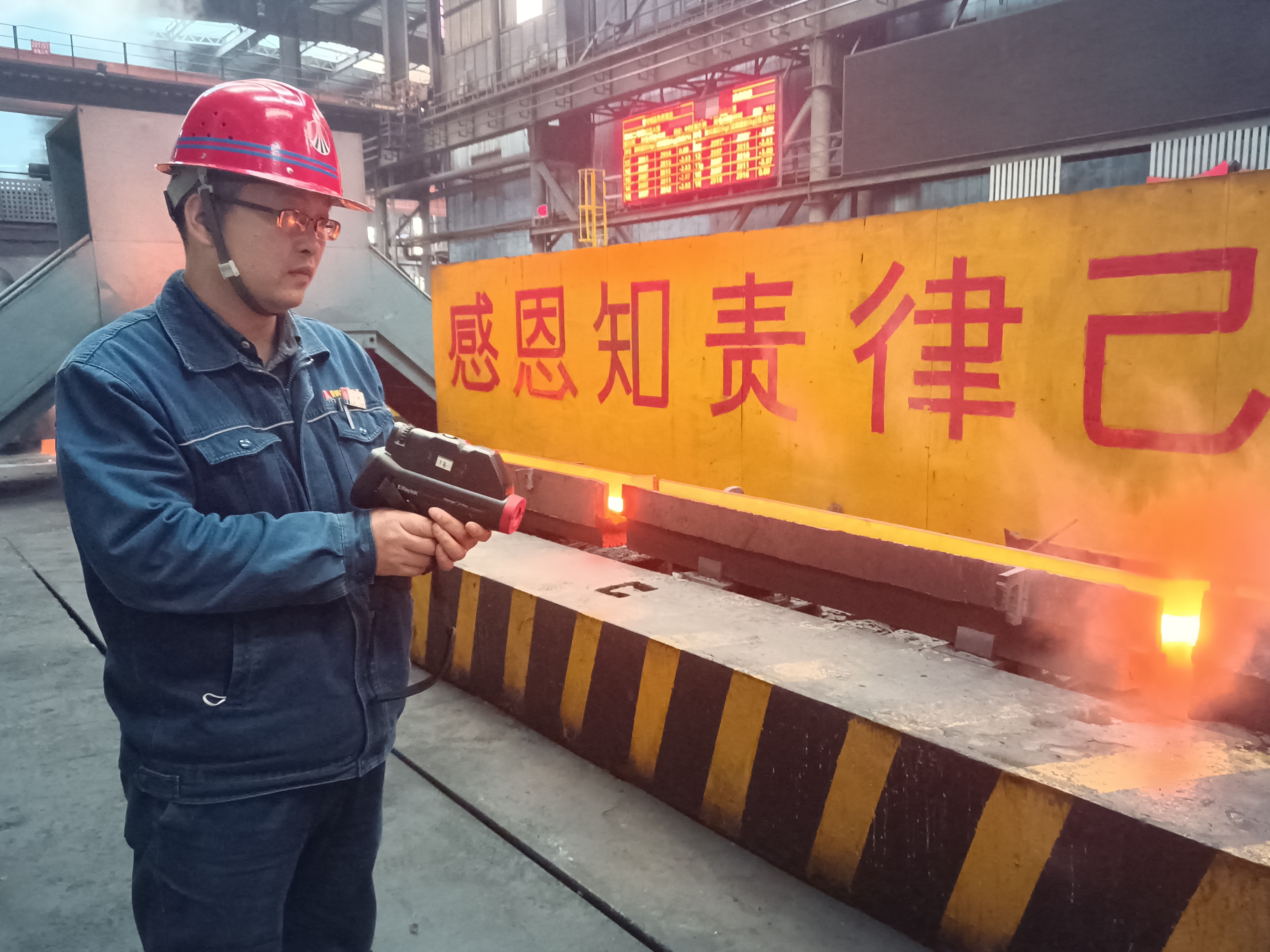 用奮斗譜寫科技創(chuàng)新的華麗篇章 ——記“陜西冶金青年科技標(biāo)兵”王輝 用奮斗譜寫科技創(chuàng)新的華麗篇章 ——記“陜西冶金青年科技標(biāo)兵”王輝