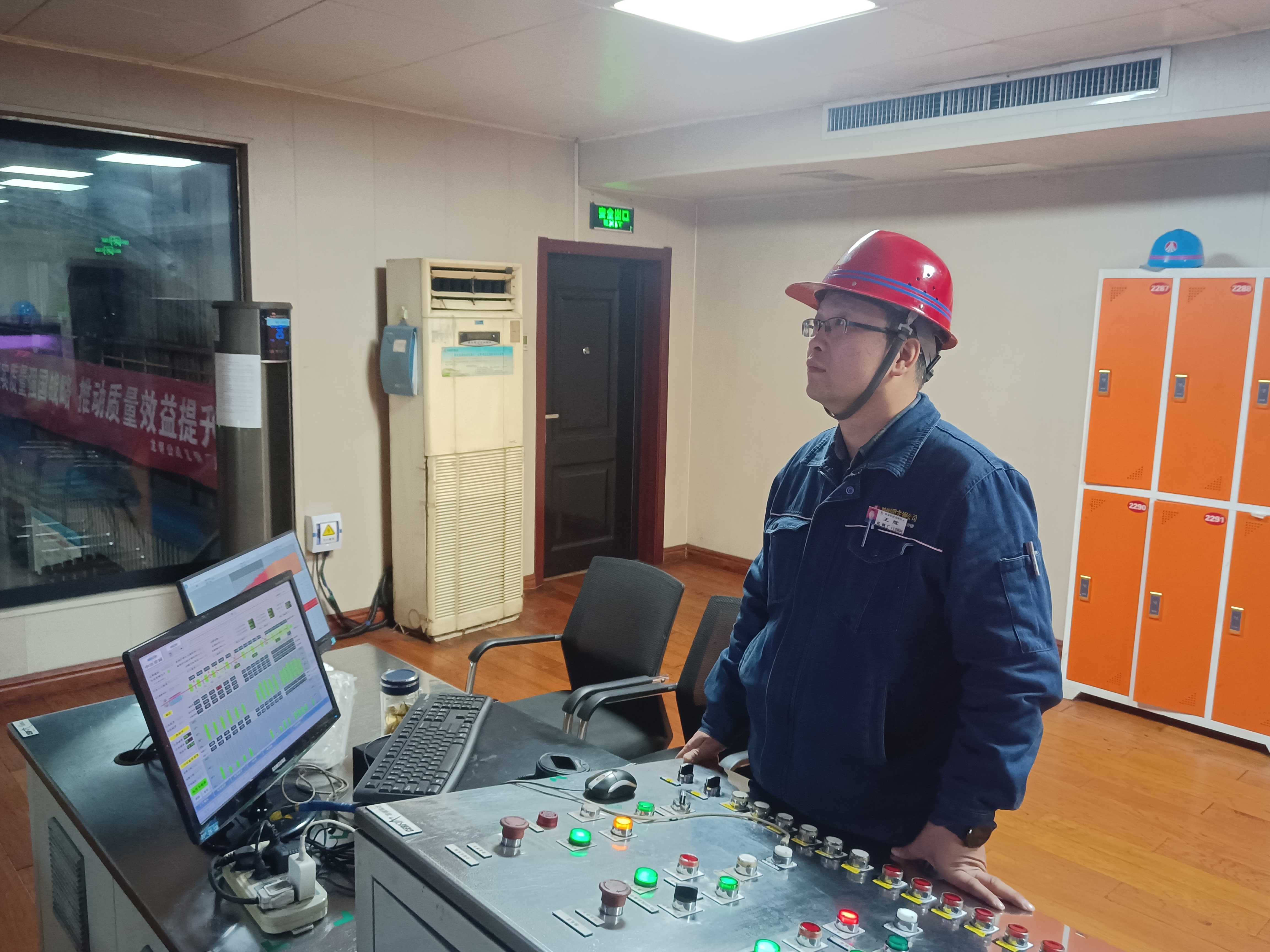 用奮斗譜寫科技創(chuàng)新的華麗篇章 ——記“陜西冶金青年科技標(biāo)兵”王輝 用奮斗譜寫科技創(chuàng)新的華麗篇章 ——記“陜西冶金青年科技標(biāo)兵”王輝