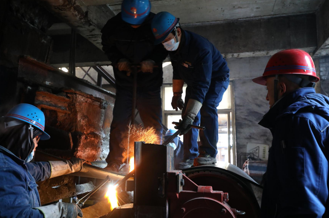 檢修現(xiàn)場(chǎng)的最“颯”身影 檢修現(xiàn)場(chǎng)的最“颯”身影