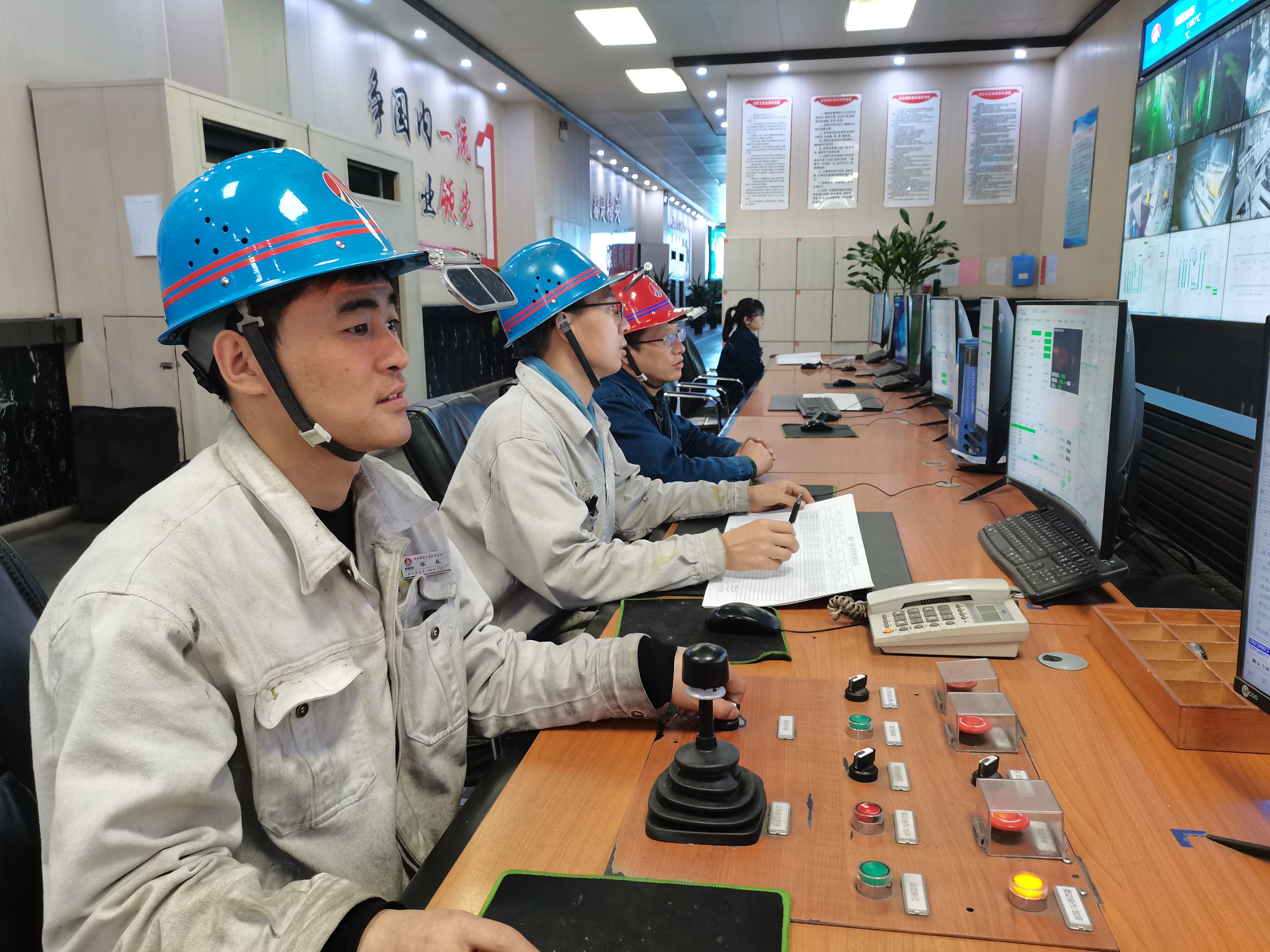 “三向發力”打好生產經營攻堅戰 “三向發力”打好生產經營攻堅戰