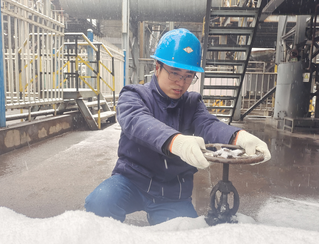 致敬!寒潮中那些堅守的身影…… 致敬!寒潮中那些堅守的身影……