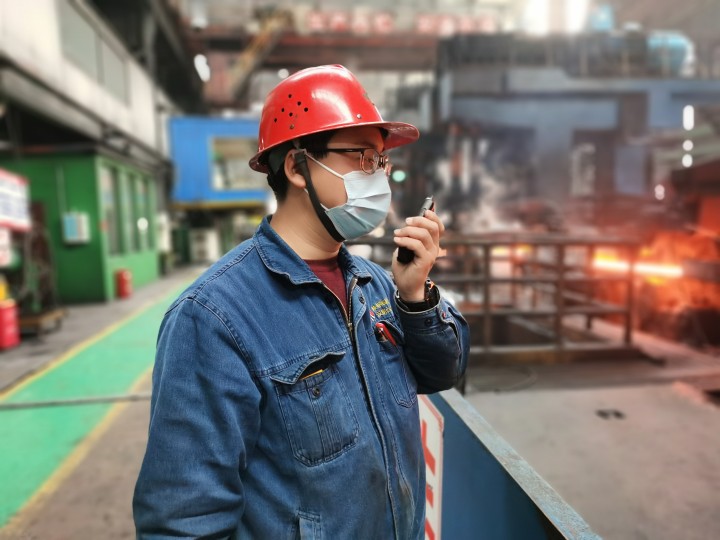 致敬寒冬中逆行的“小人物” 致敬寒冬中逆行的“小人物”