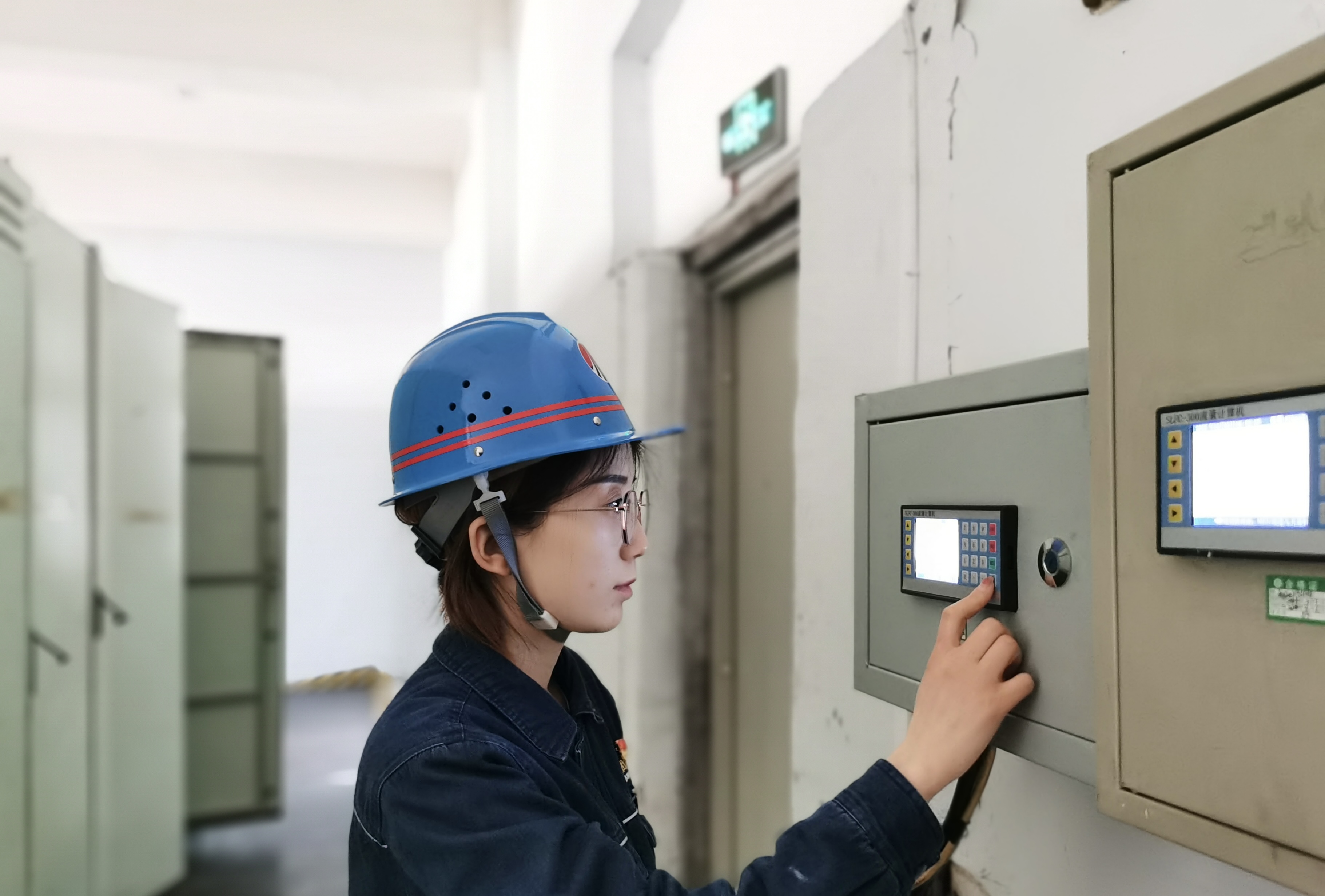 �_��֮��һȺ���꼼�g��ǰ���򿨣�