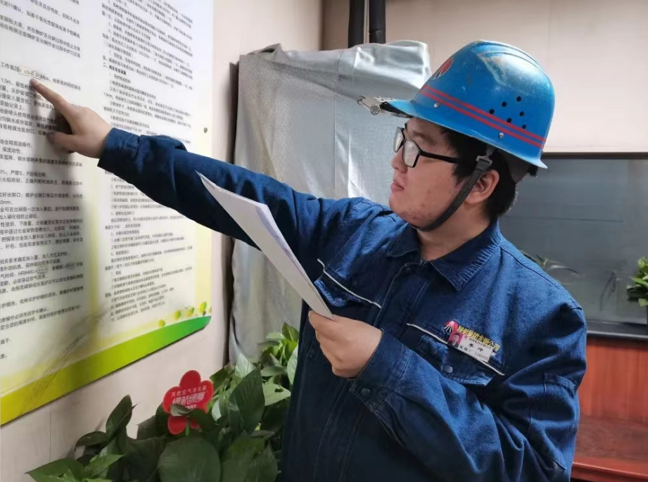 這個(gè)團(tuán)隊(duì)了不得!——龍鋼公司煉鋼廠在第九屆全國模擬煉鋼-軋鋼大賽中榮獲團(tuán)隊(duì)三等獎(jiǎng) 這個(gè)團(tuán)隊(duì)了不得!——龍鋼公司煉鋼廠在第九屆全國模擬煉鋼-軋鋼大賽中榮獲團(tuán)隊(duì)三等獎(jiǎng)