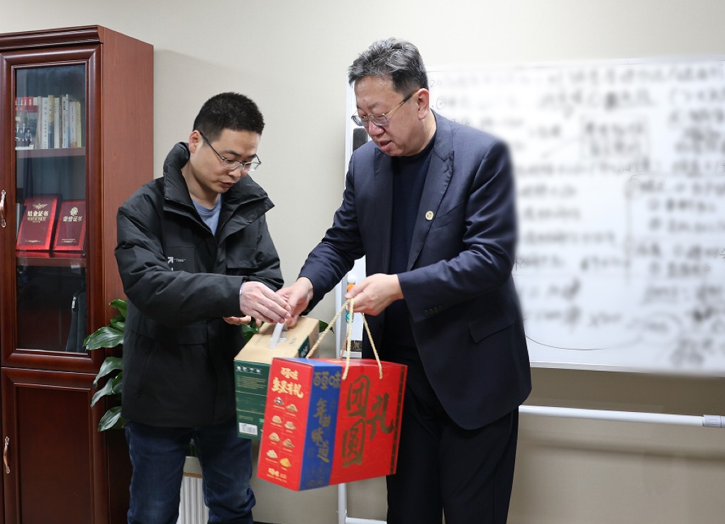 新春送溫暖!宗衛(wèi)東到西安分公司慰問(wèn)長(zhǎng)期駐外一線職工和勞動(dòng)模范 新春送溫暖!宗衛(wèi)東到西安分公司慰問(wèn)長(zhǎng)期駐外一線職工和勞動(dòng)模范