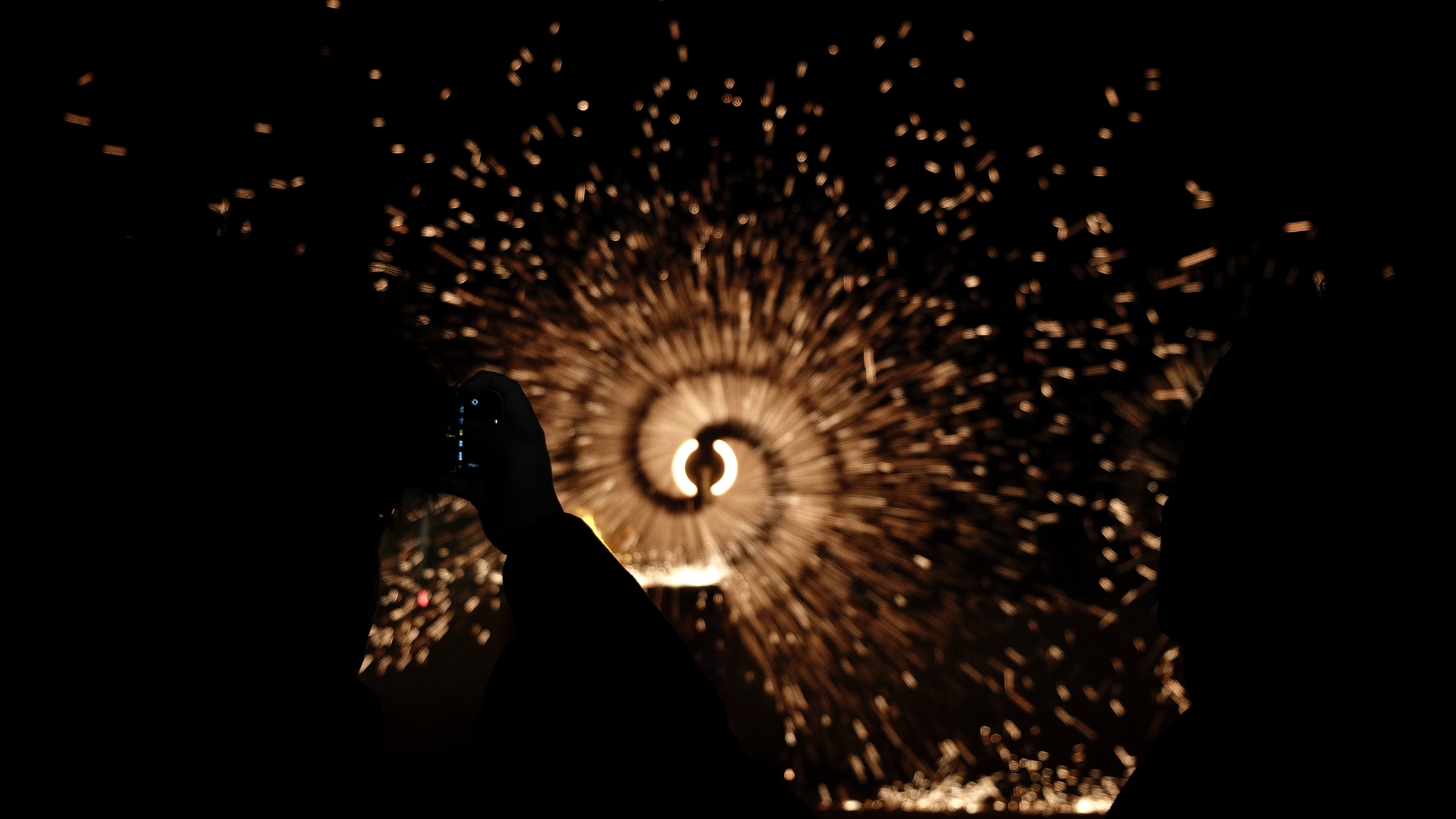 遍地金花落,萬點星辰開 遍地金花落,萬點星辰開