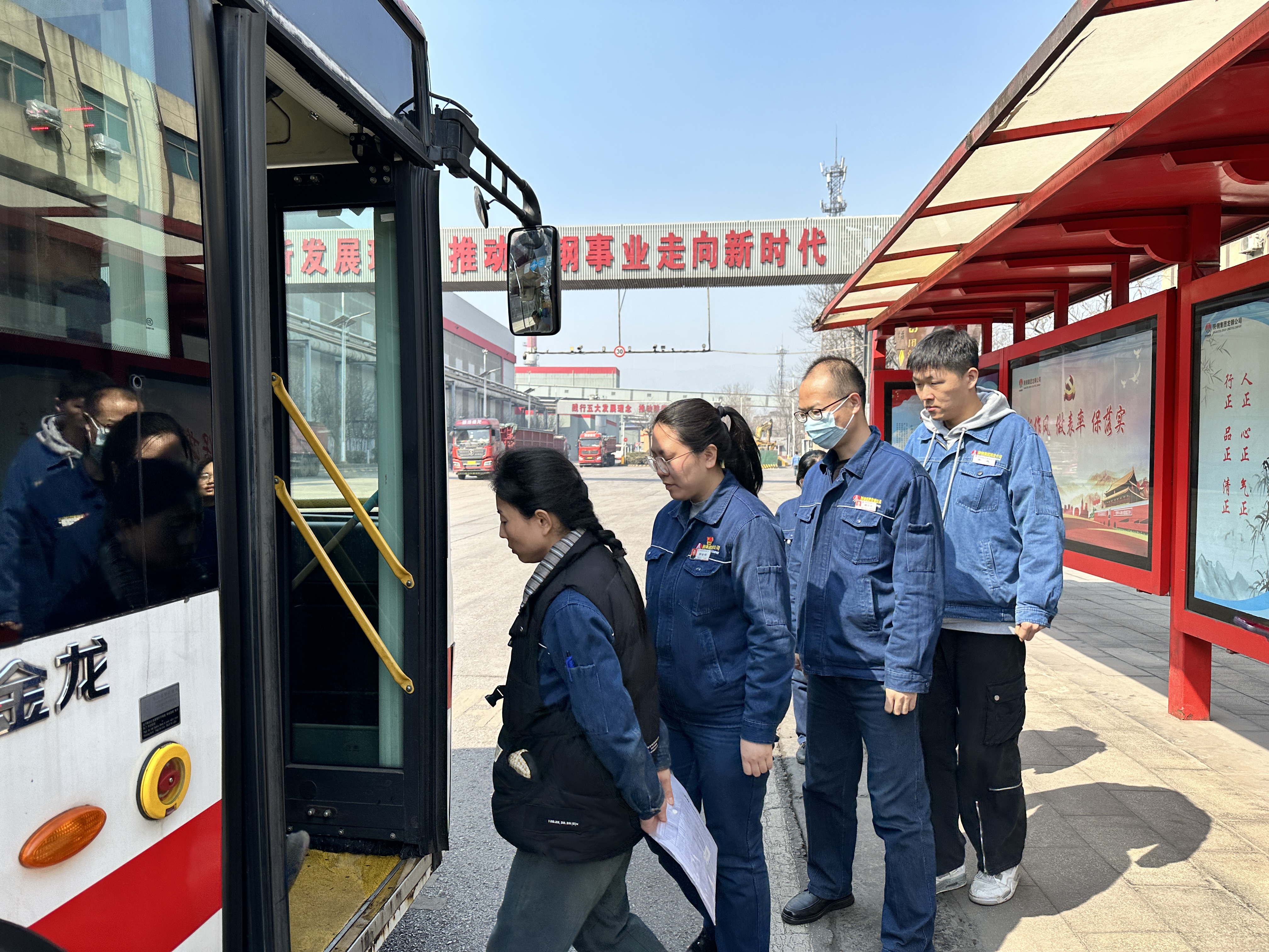 讓文明之風浸潤鋼城 ——龍鋼公司開展“爭做文明職工 爭創文明鋼城”活動 讓文明之風浸潤鋼城 ——龍鋼公司開展“爭做文明職工 爭創文明鋼城”活動