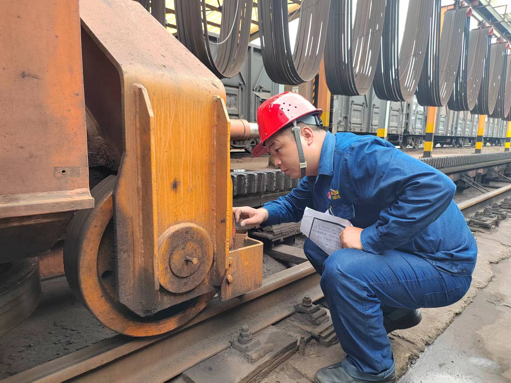 肩負(fù)責(zé)任,砥礪前行,用汗水挺起“硬脊梁”! 肩負(fù)責(zé)任,砥礪前行,用汗水挺起“硬脊梁”!