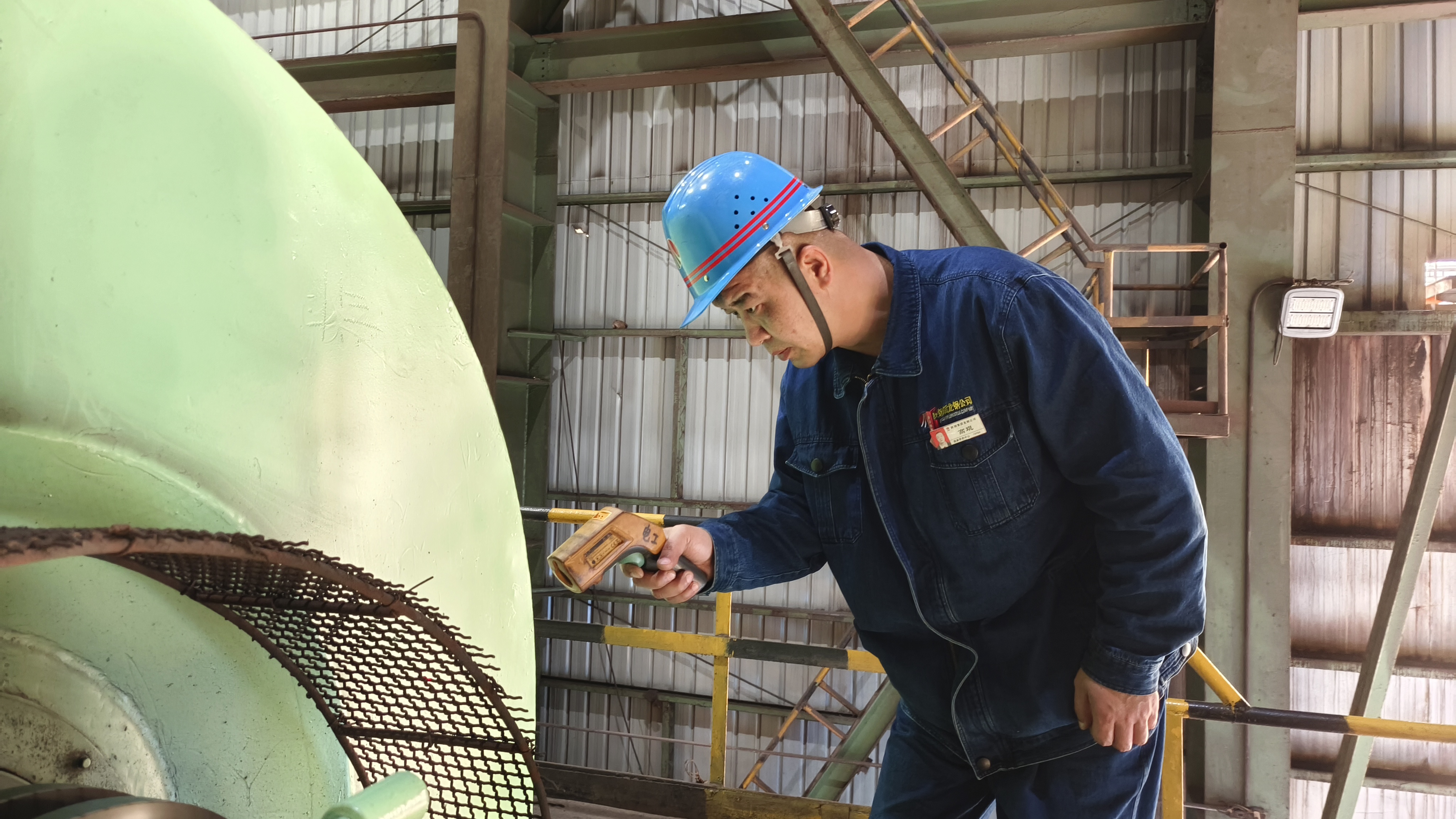 毫厘之間顯匠心 精益檢修保順行 ——龍鋼公司燒結主抽風機檢修側記 毫厘之間顯匠心 精益檢修保順行 ——龍鋼公司燒結主抽風機檢修側記