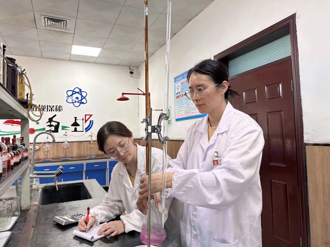 安全守護“不打烊” 堅守崗位顯擔(dān)當(dāng) 安全守護“不打烊” 堅守崗位顯擔(dān)當(dāng)