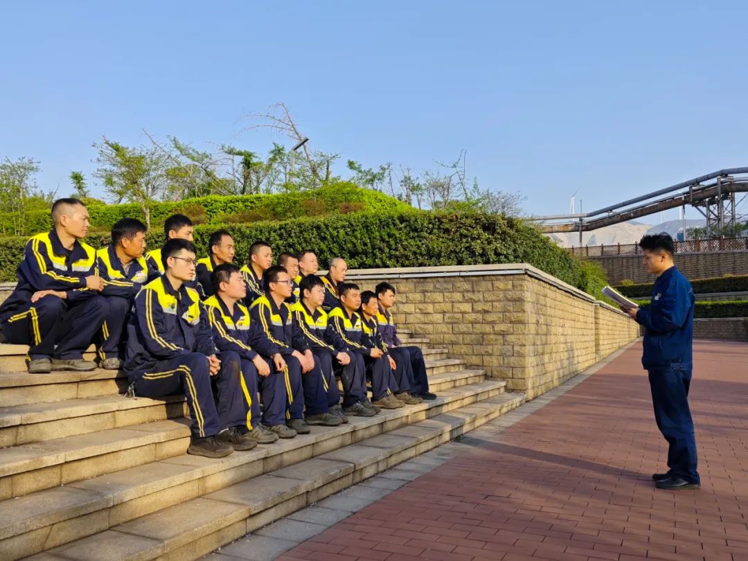 黨建領(lǐng)航 向“新”而行 黨建領(lǐng)航 向“新”而行