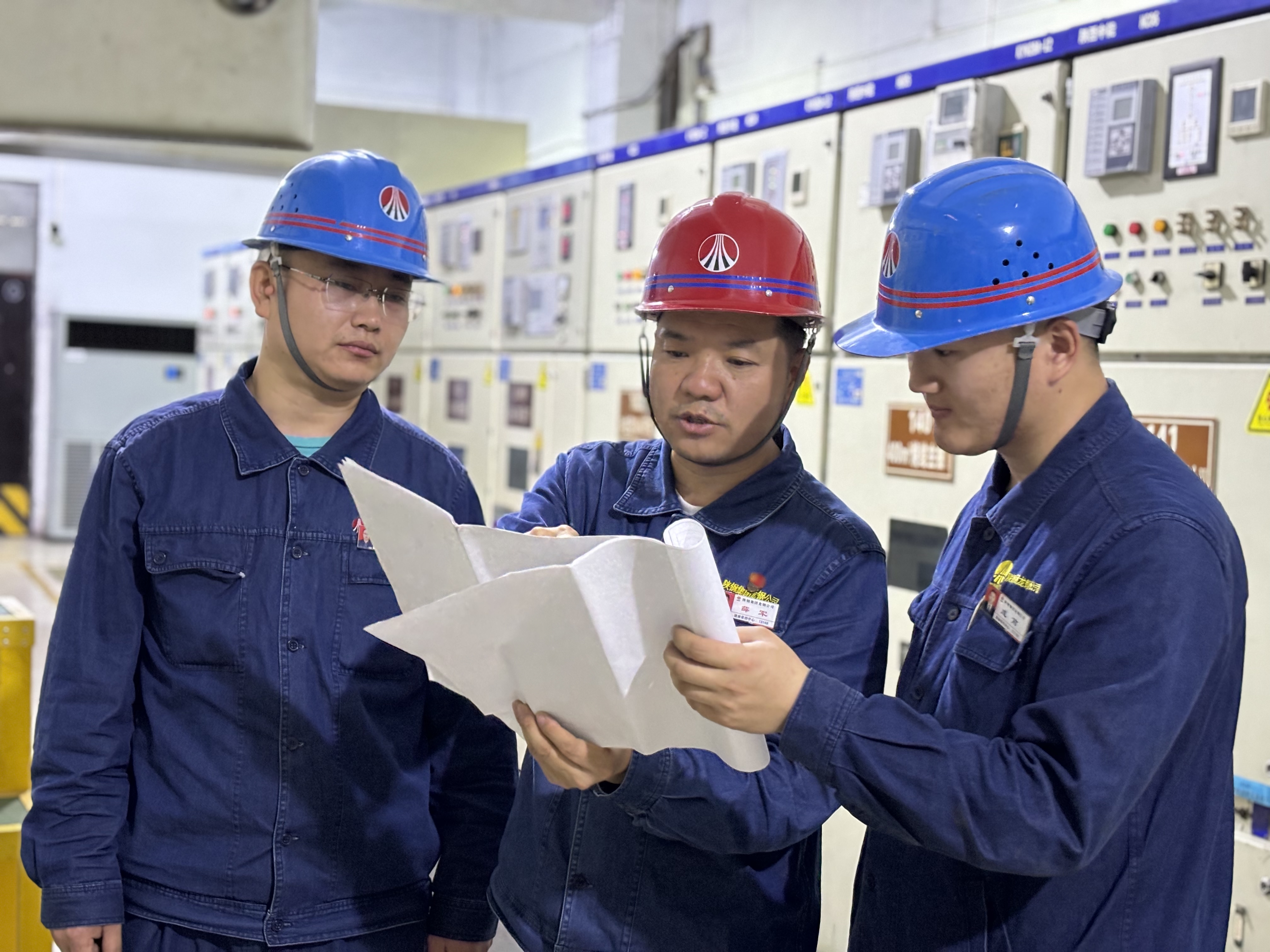 答好“節能卷” 奮戰“雙過半” 答好“節能卷” 奮戰“雙過半”