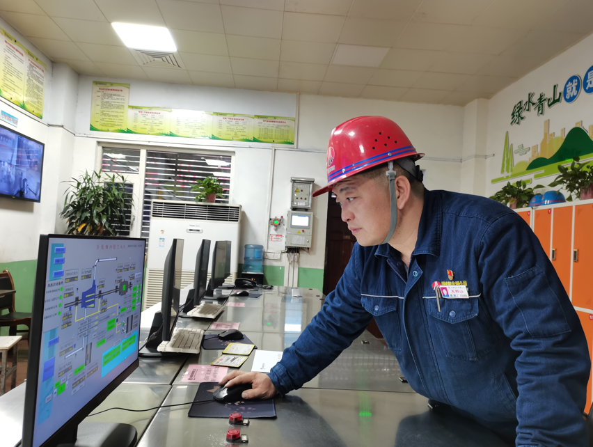 龍鋼公司5#轉爐獲評全國節能降耗“創先爐” 龍鋼公司5#轉爐獲評全國節能降耗“創先爐”