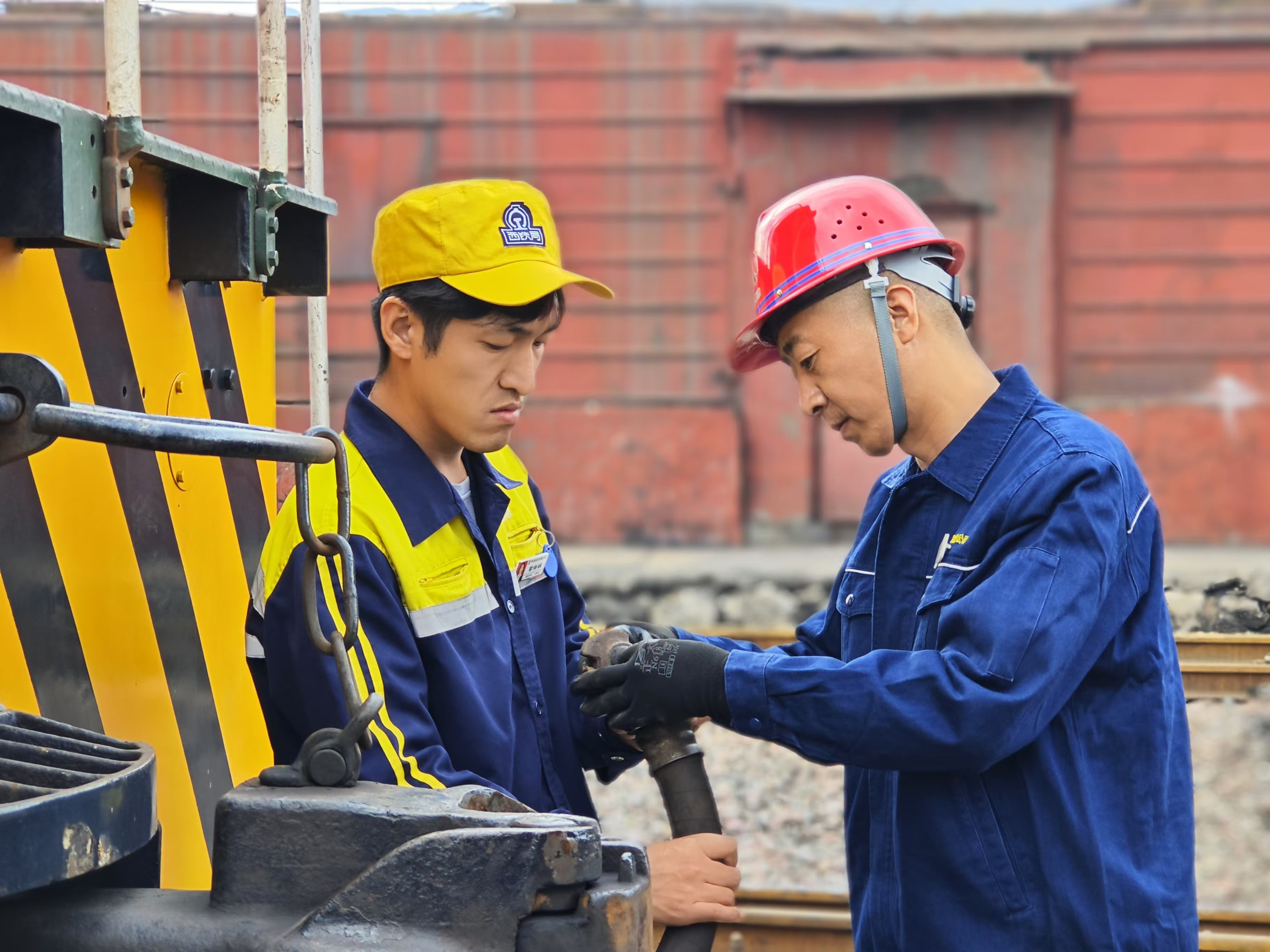 抓重點(diǎn) 攻難點(diǎn) 提速加碼沖刺四季度 抓重點(diǎn) 攻難點(diǎn) 提速加碼沖刺四季度