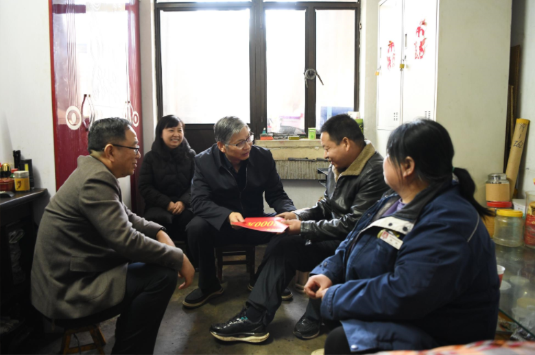 ���ʡ�������h�M�ɆT������ϯ��ռ܊һ�е��䓼��F��䓹�˾ο���{��