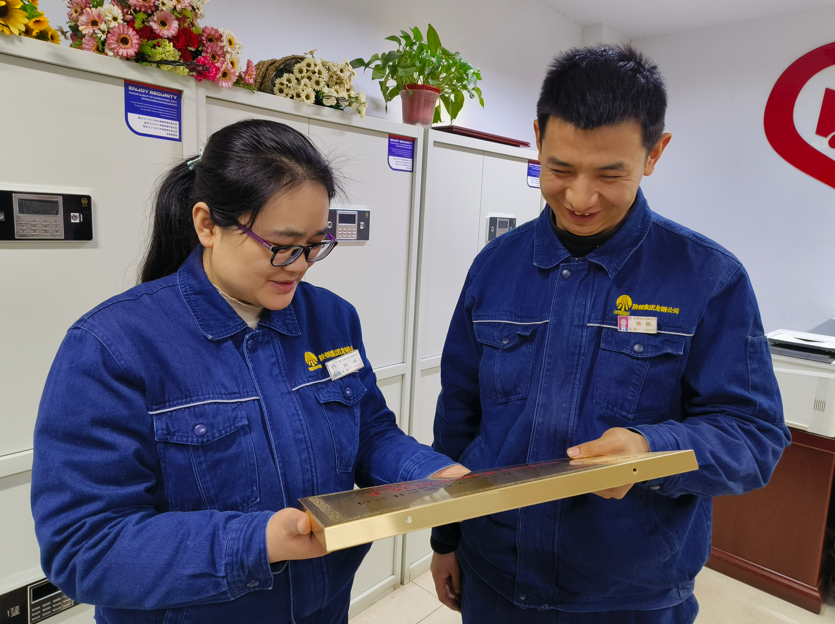 ��䓹�˾�Gɫ���g�ϰ��䴲������ի@��F�ИI�J��