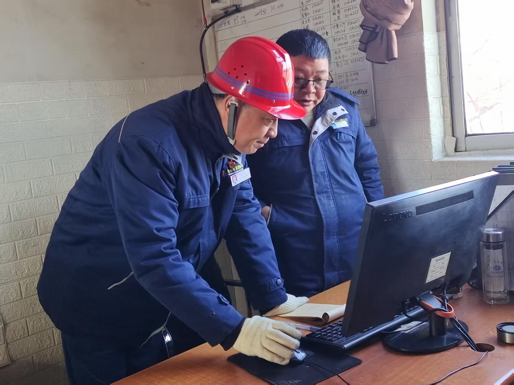 黨建與經(jīng)營雙融雙促 刷新生產(chǎn)進度條 黨建與經(jīng)營雙融雙促 刷新生產(chǎn)進度條