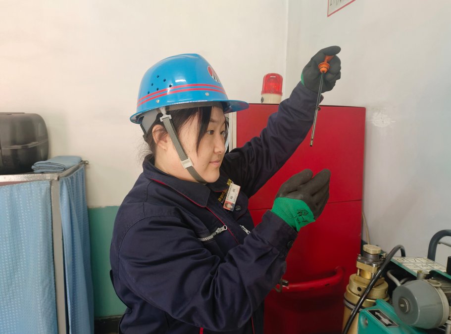 鋼城玫瑰紅 巾幗譜華章 鋼城玫瑰紅 巾幗譜華章