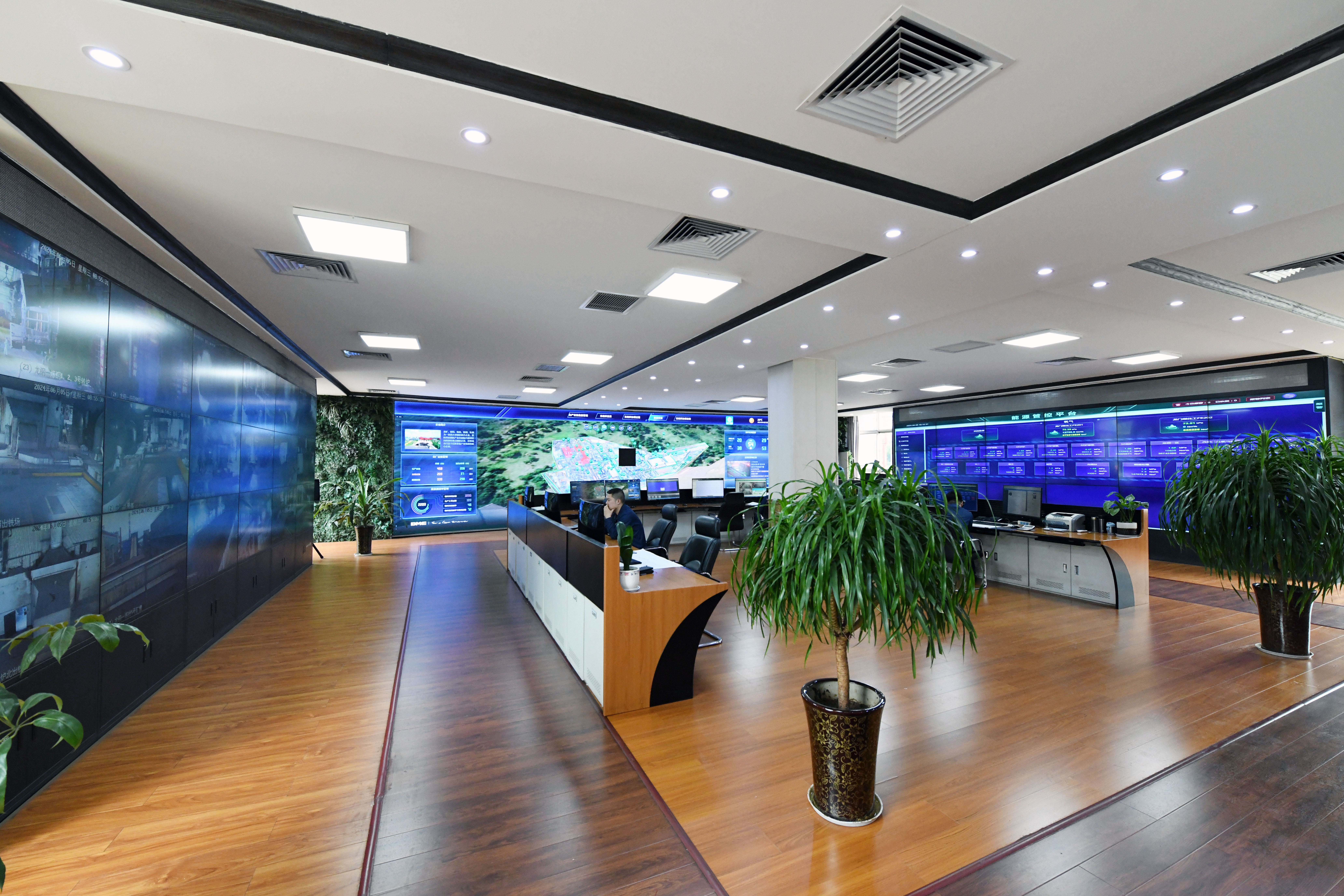 龍鋼公司:“智慧大腦”上線 煉鐵生產有了“數字管家” 龍鋼公司:“智慧大腦”上線 煉鐵生產有了“數字管家”