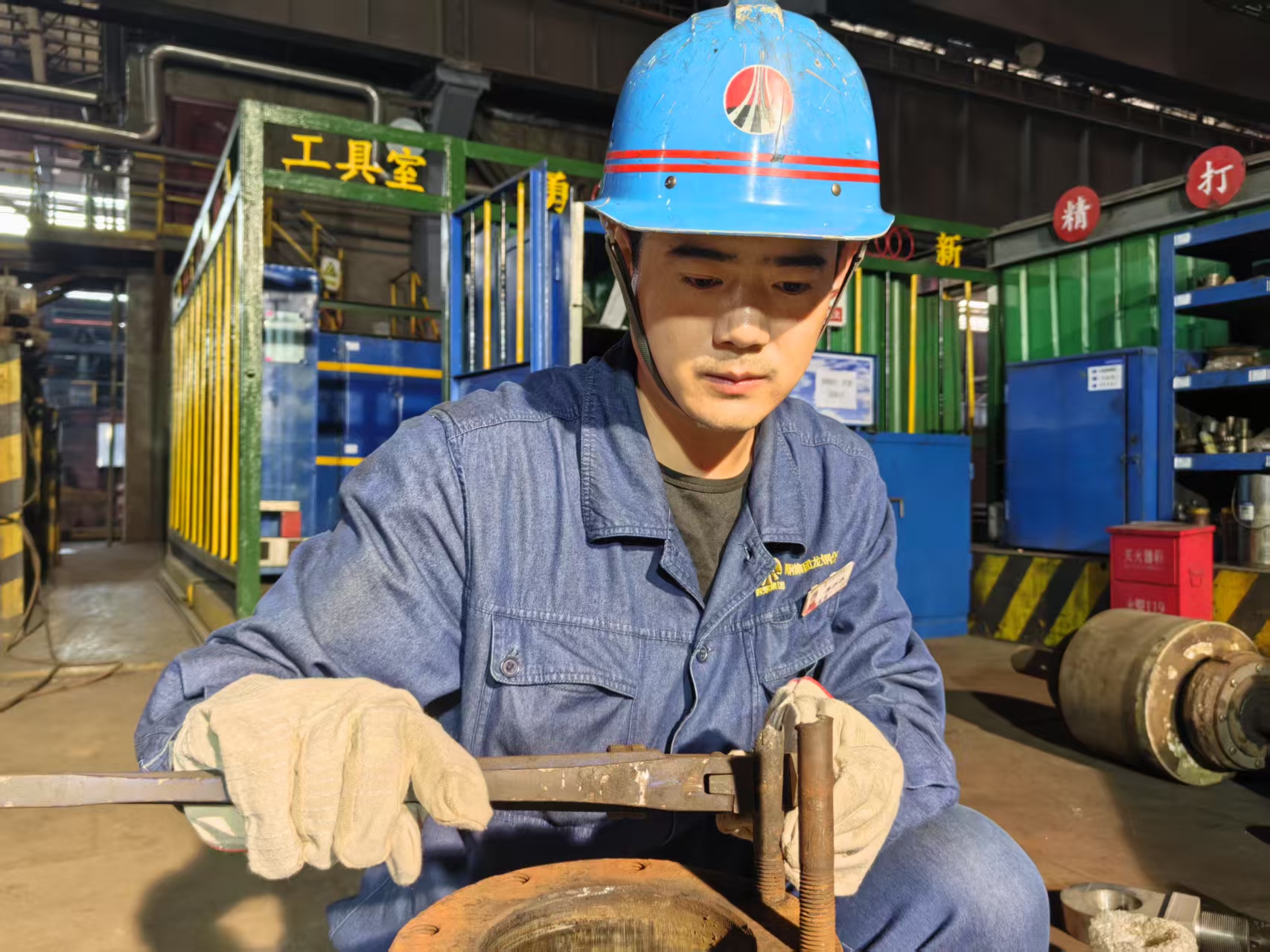 緊日子里“摳”效益 煉鋼人用硬舉措啃“硬骨頭” 緊日子里“摳”效益 煉鋼人用硬舉措啃“硬骨頭”