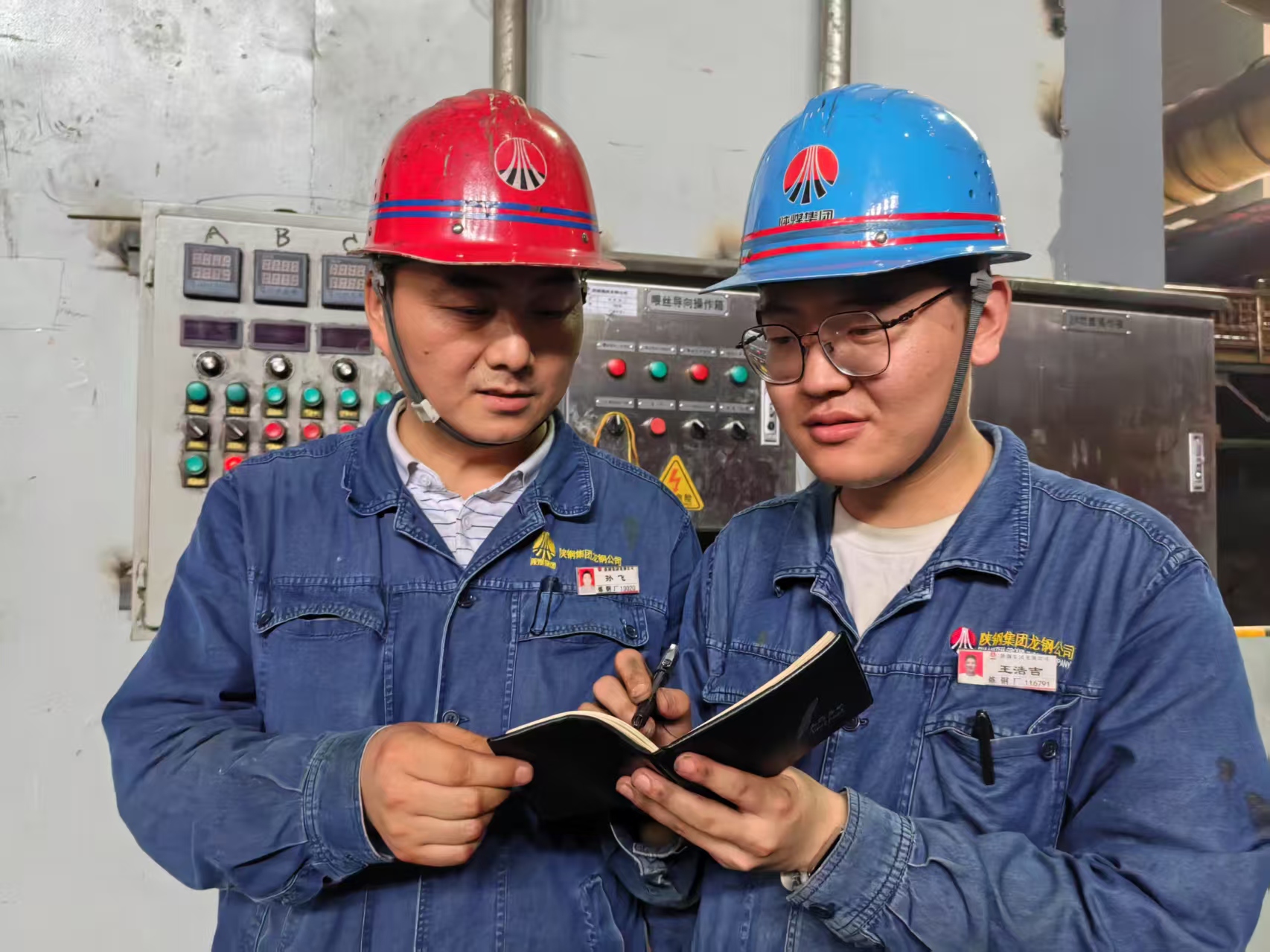 緊日子里“摳”效益 煉鋼人用硬舉措啃“硬骨頭” 緊日子里“摳”效益 煉鋼人用硬舉措啃“硬骨頭”