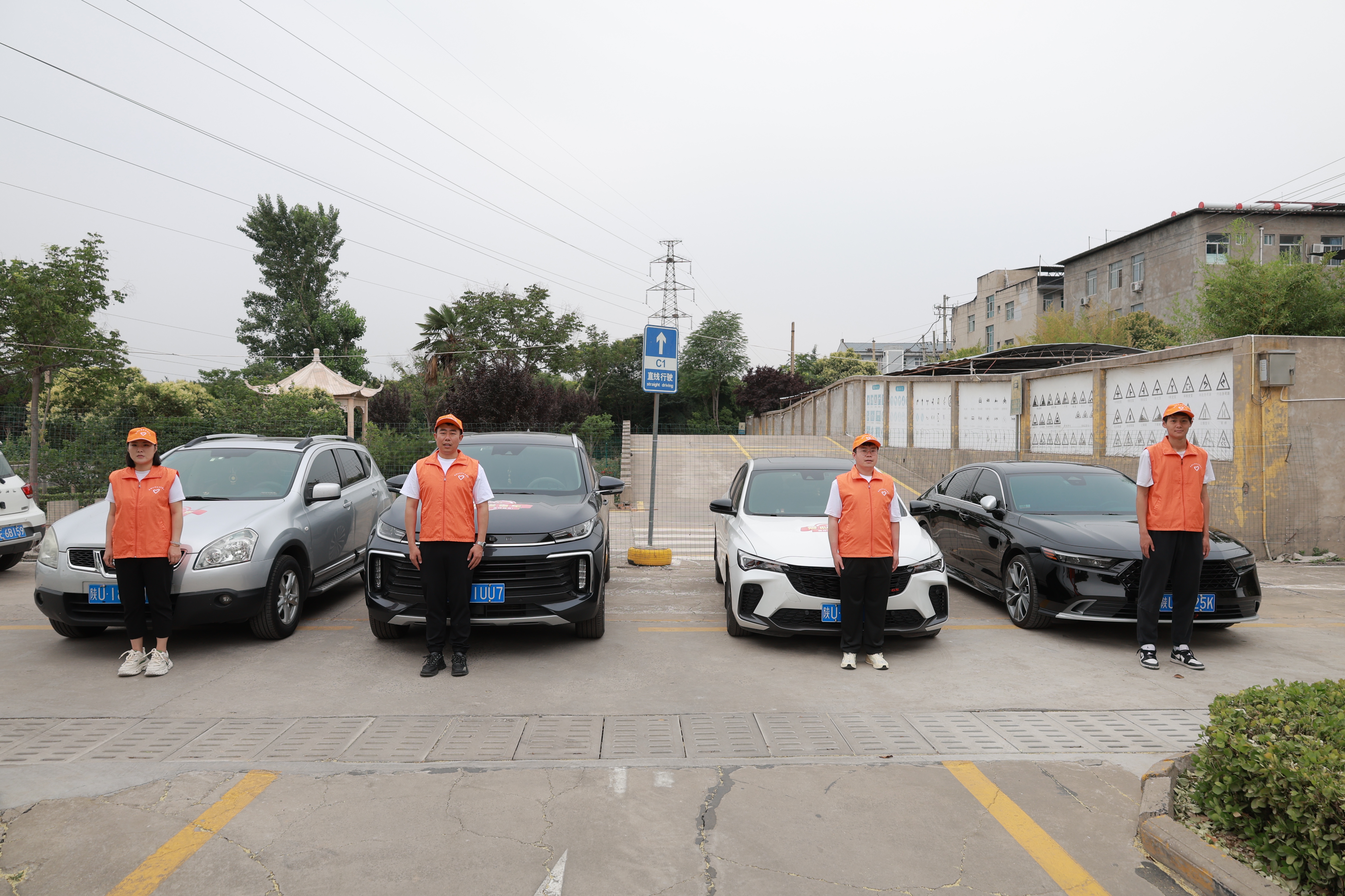 青力青為 為夢護航——龍鋼公司團委開展高考志愿服務活動 青力青為 為夢護航——龍鋼公司團委開展高考志愿服務活動