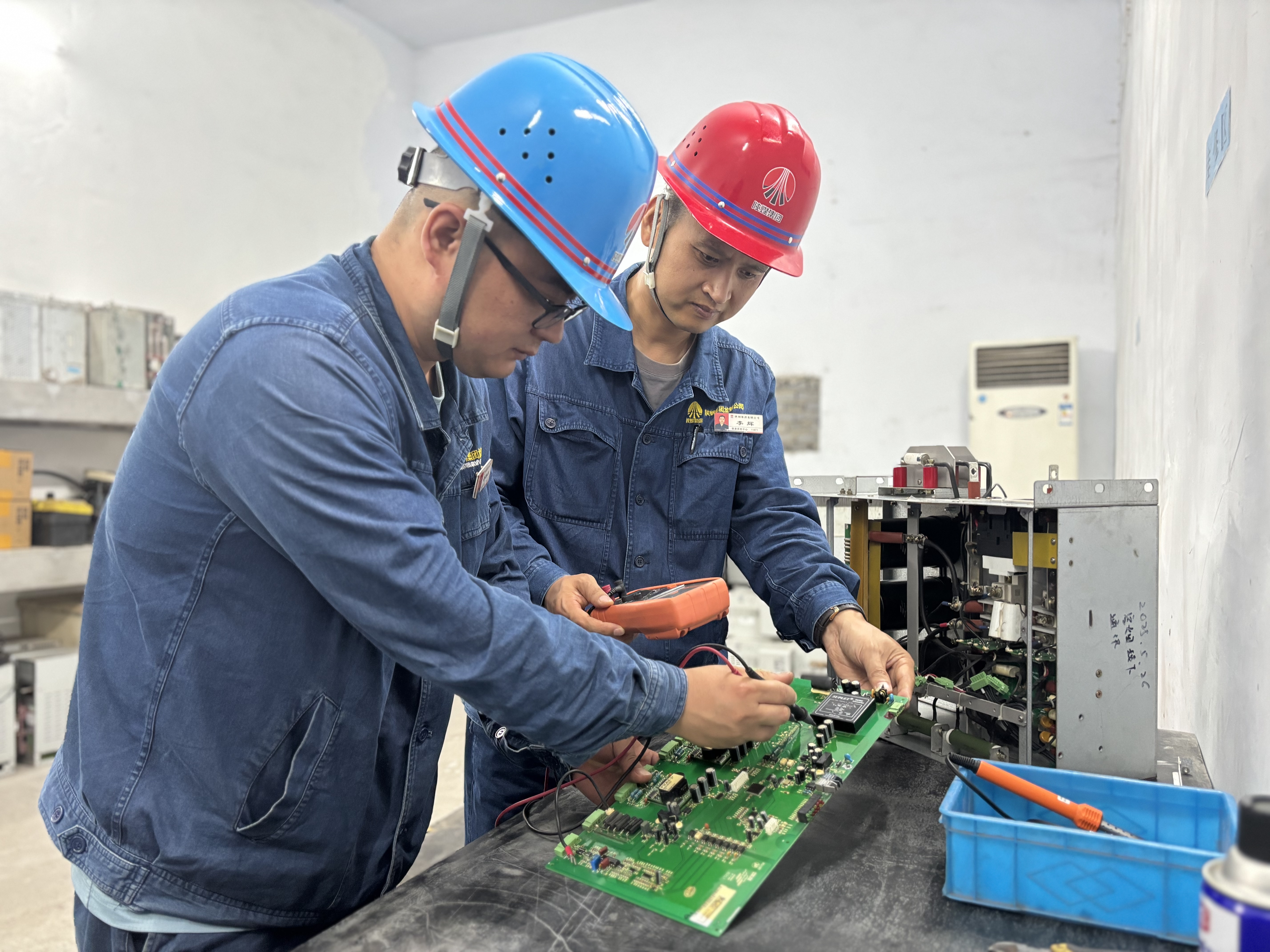 自主維修破難題 “緊日子”里摳效益 自主維修破難題 “緊日子”里摳效益