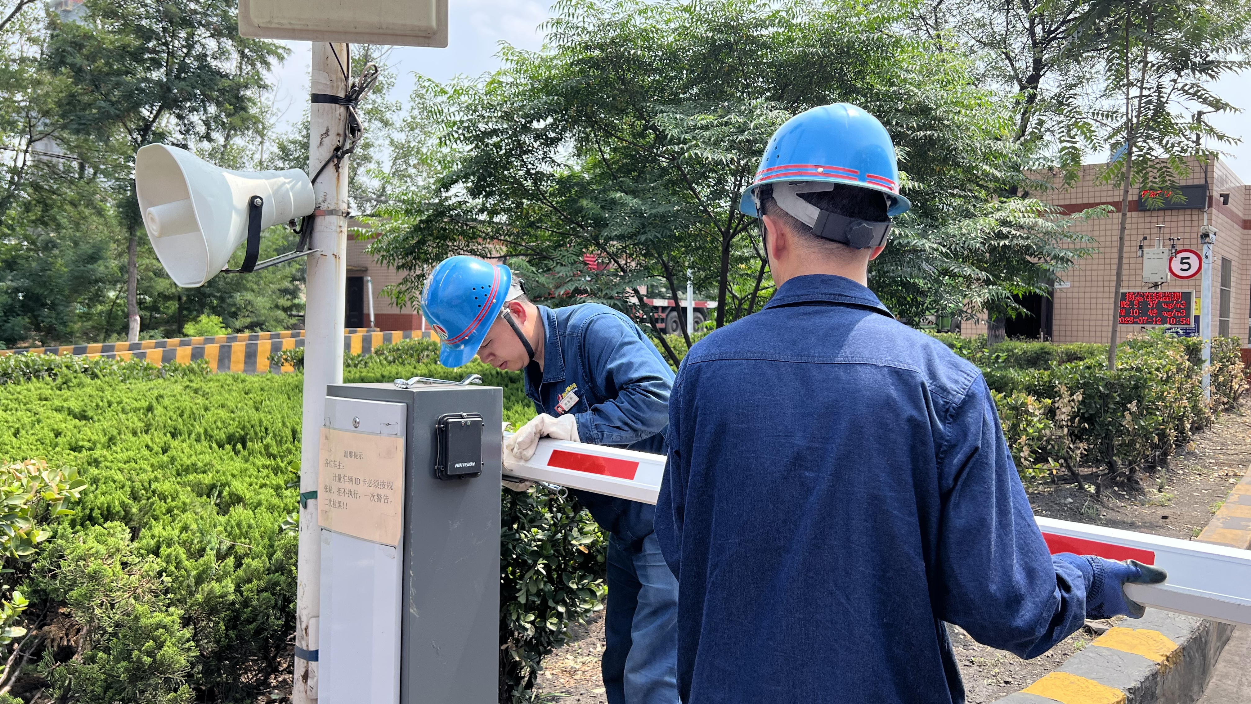 40℃+! 鋼鐵人的“極限突破戰(zhàn)” 40℃+! 鋼鐵人的“極限突破戰(zhàn)”