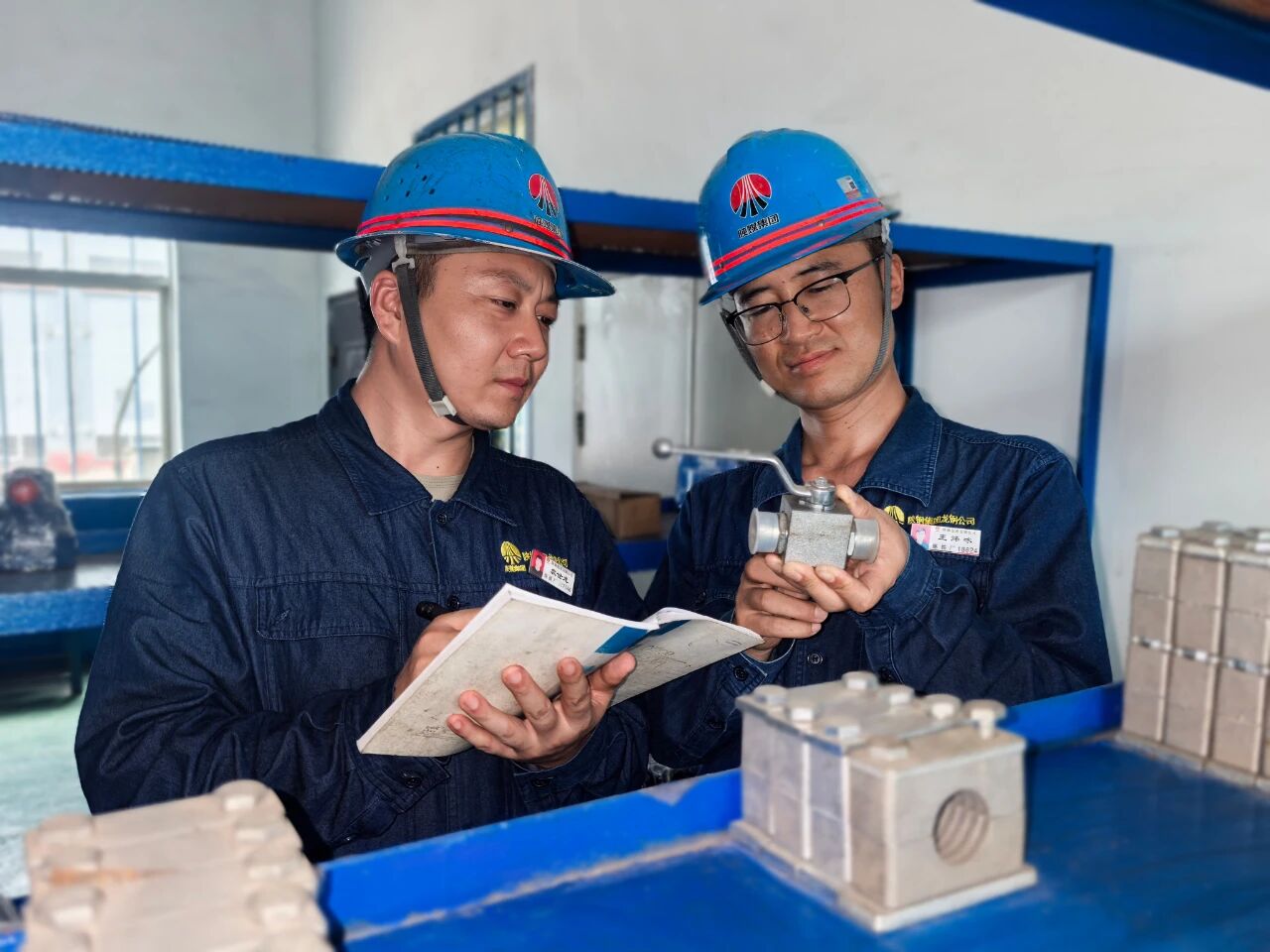 堅定信心迎挑戰 凝心聚力促發展 堅定信心迎挑戰 凝心聚力促發展