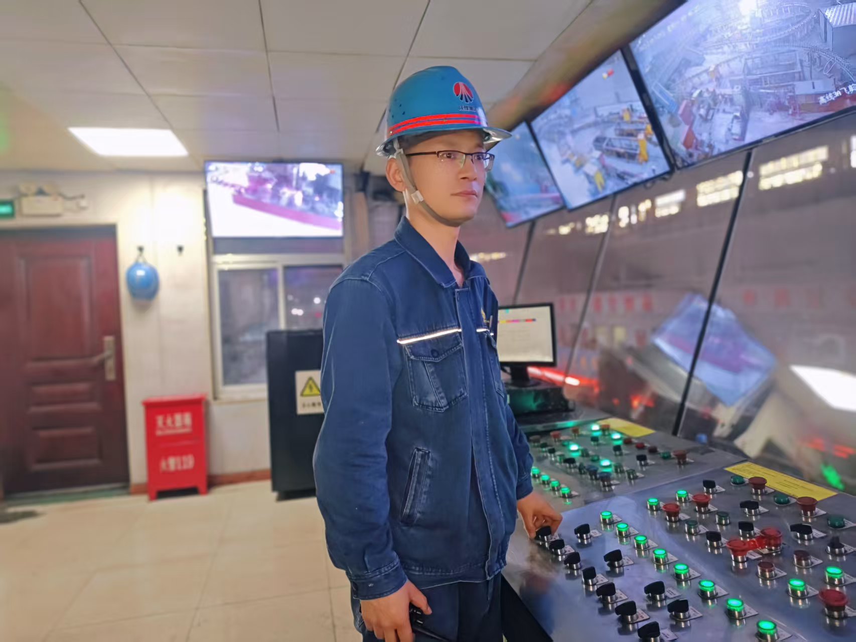 來鋼城“嗑”不一樣的“師徒檔” 來鋼城“嗑”不一樣的“師徒檔”